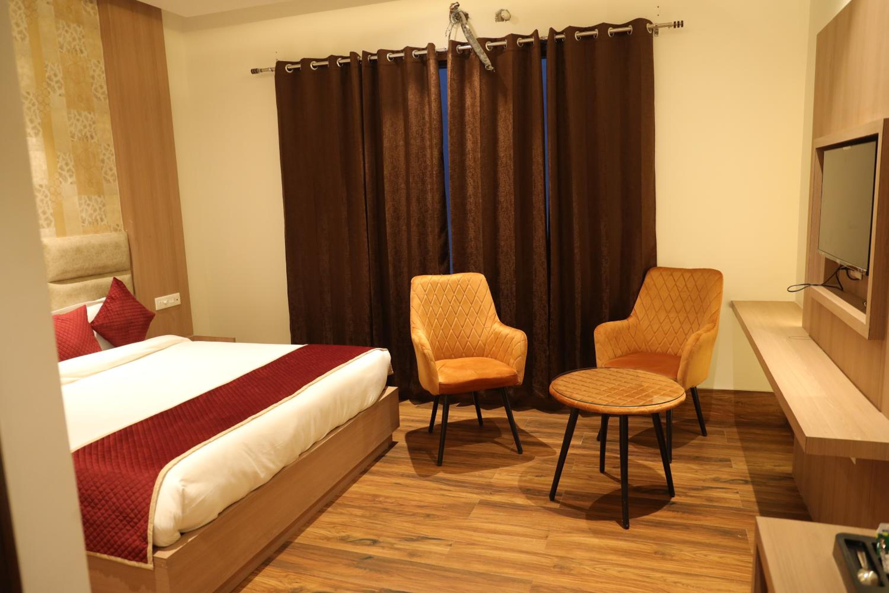 Superior King Room - Photo 4