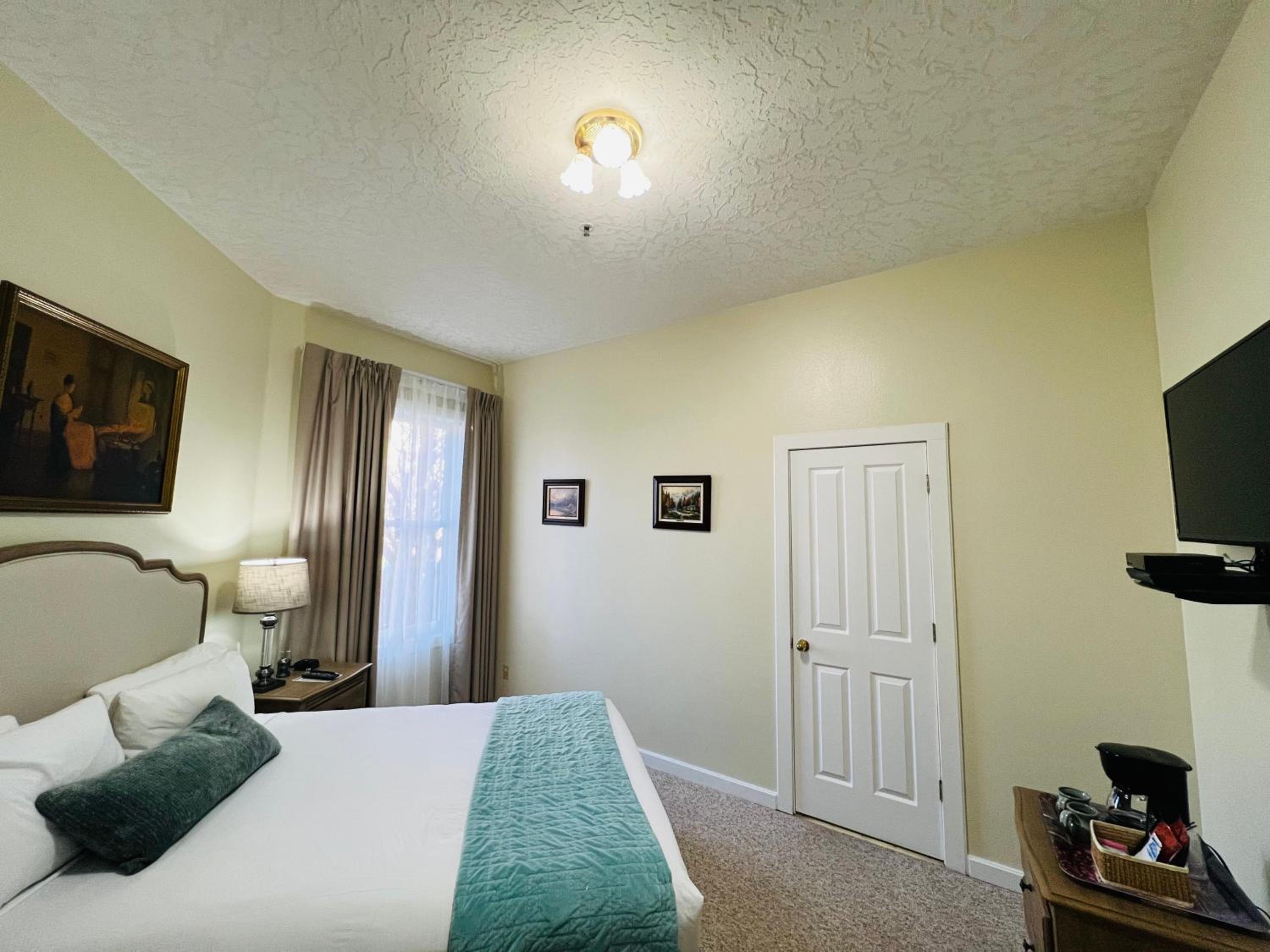 Renee's Room - Photo 3