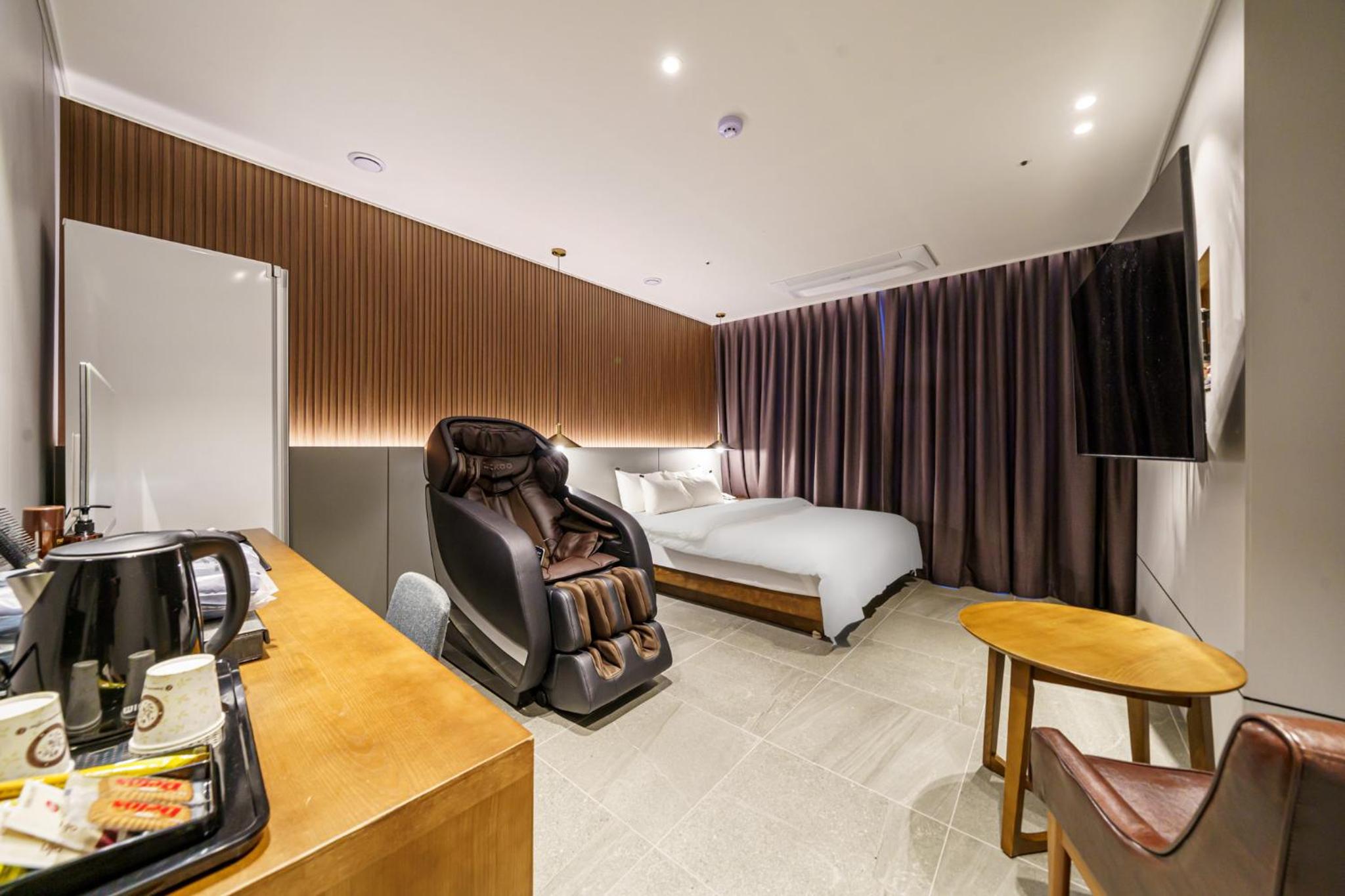 Suite - Photo 2