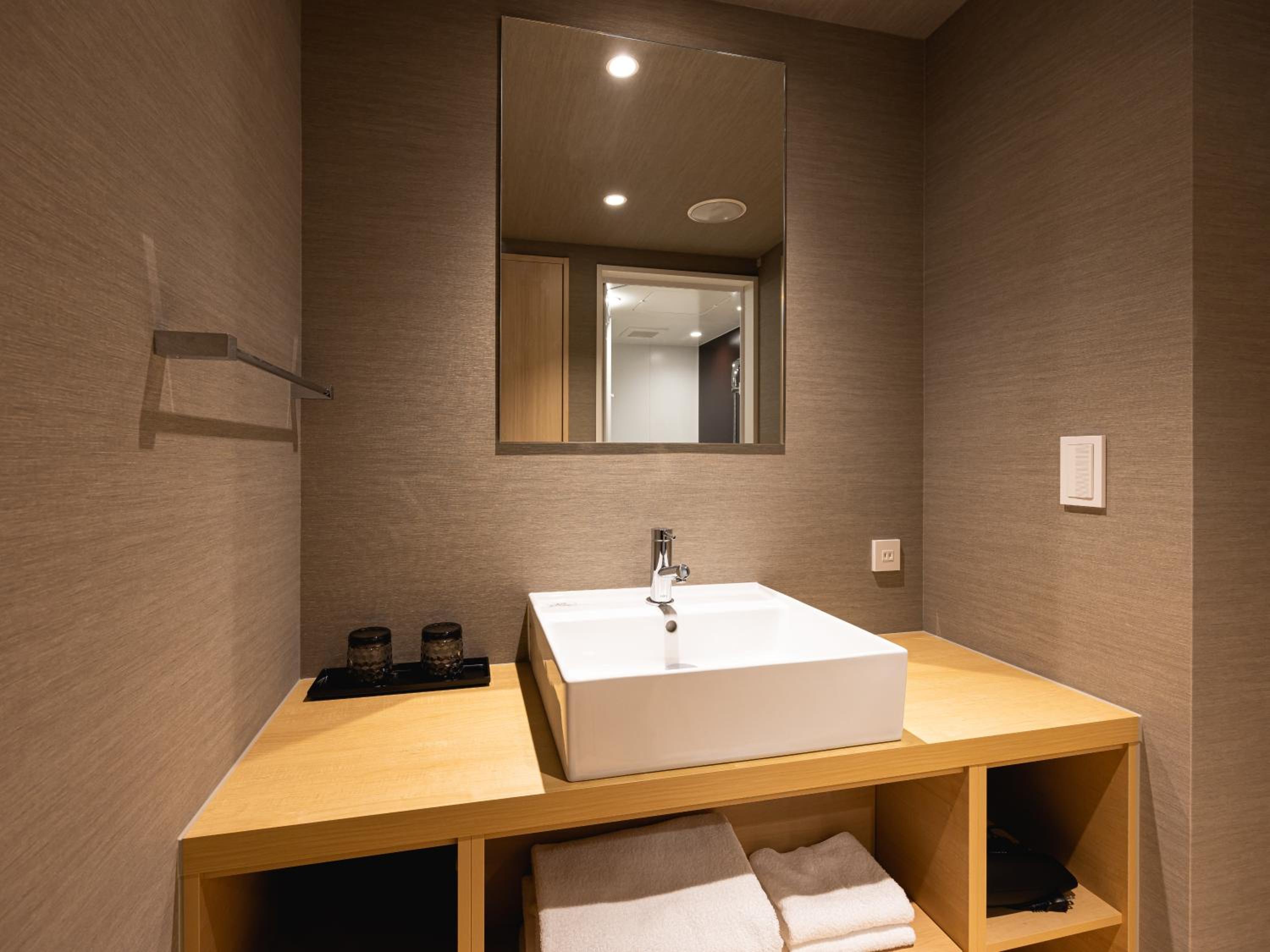 Deluxe Twin Room - Photo 12