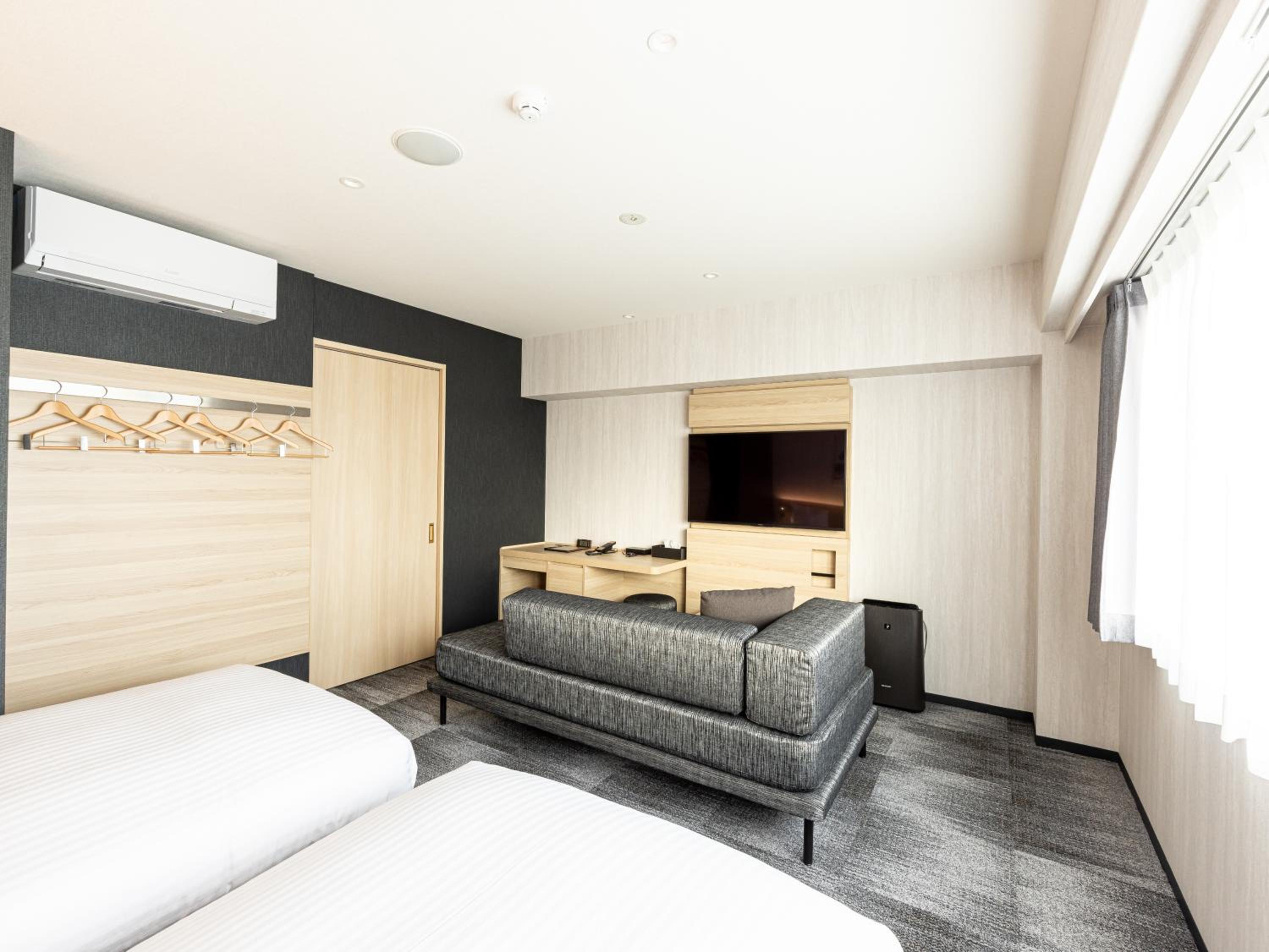 Premium Twin Room - Photo 12