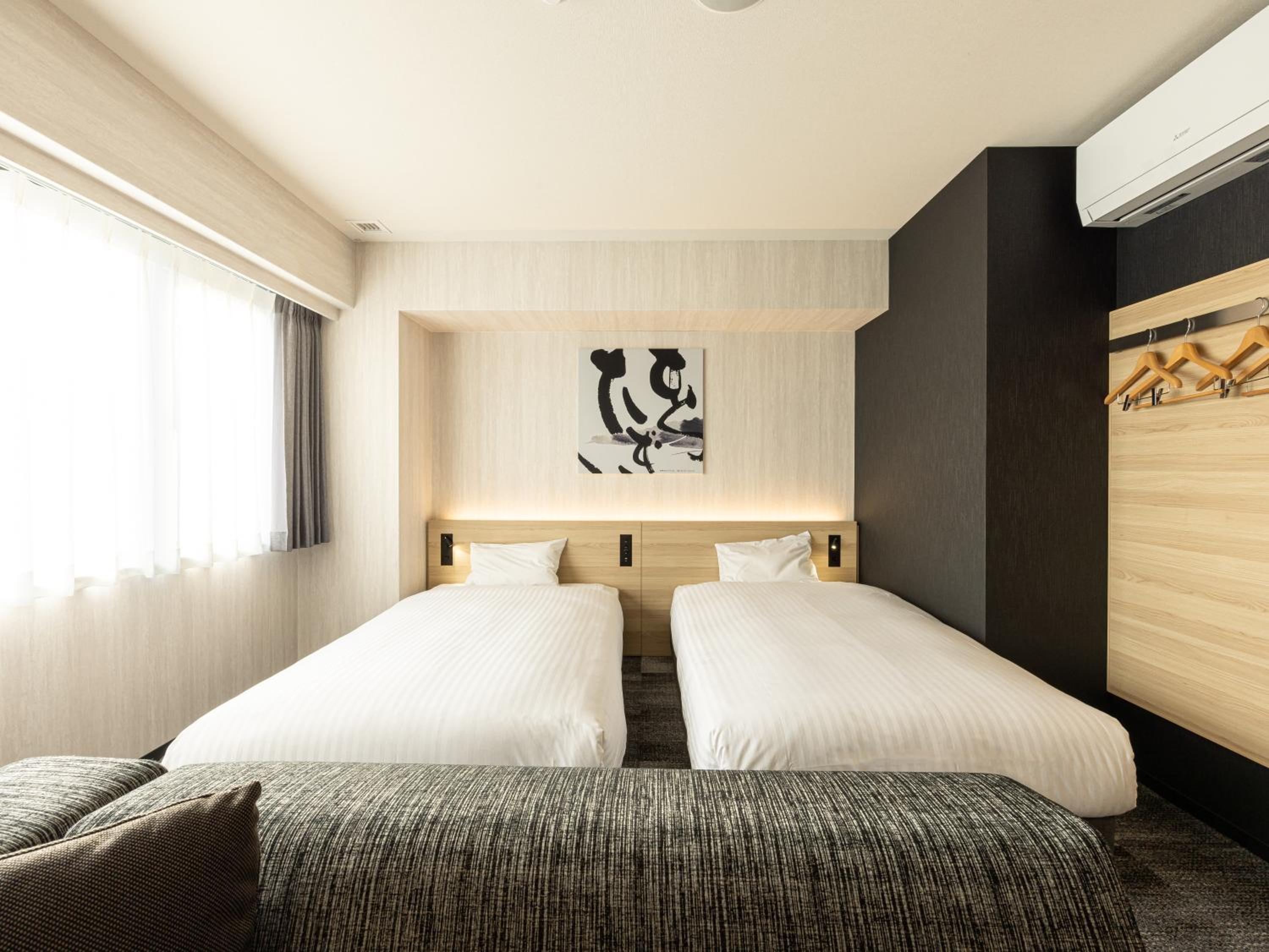 Premium Twin Room - Photo 14