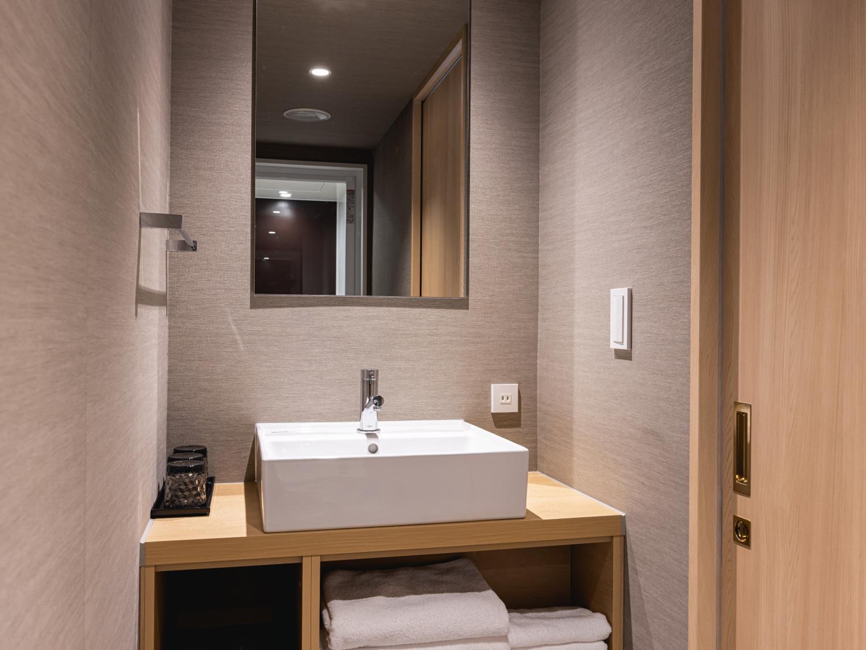 Premium Twin Room - Photo 11