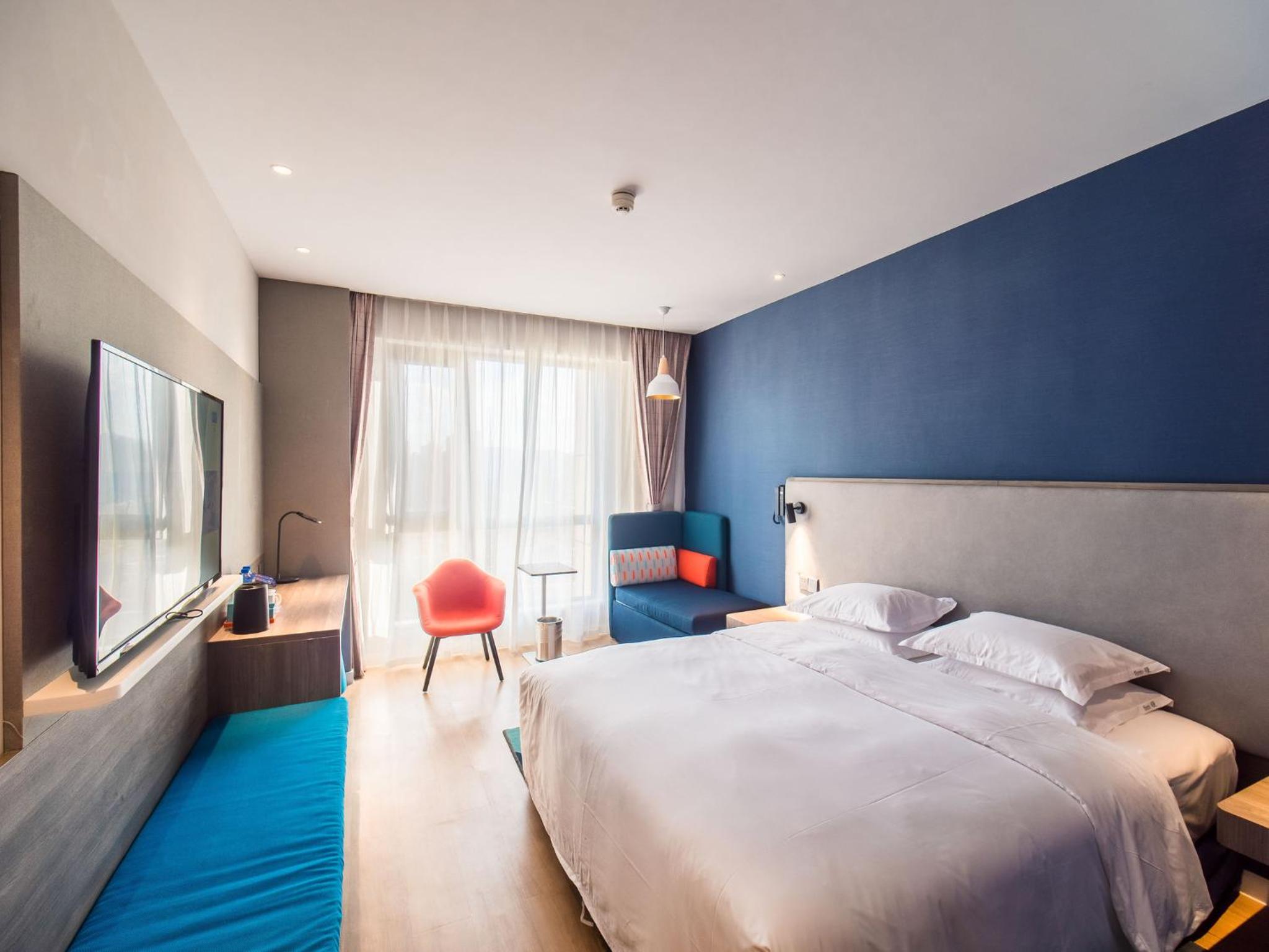 Standard King Room - Photo 3