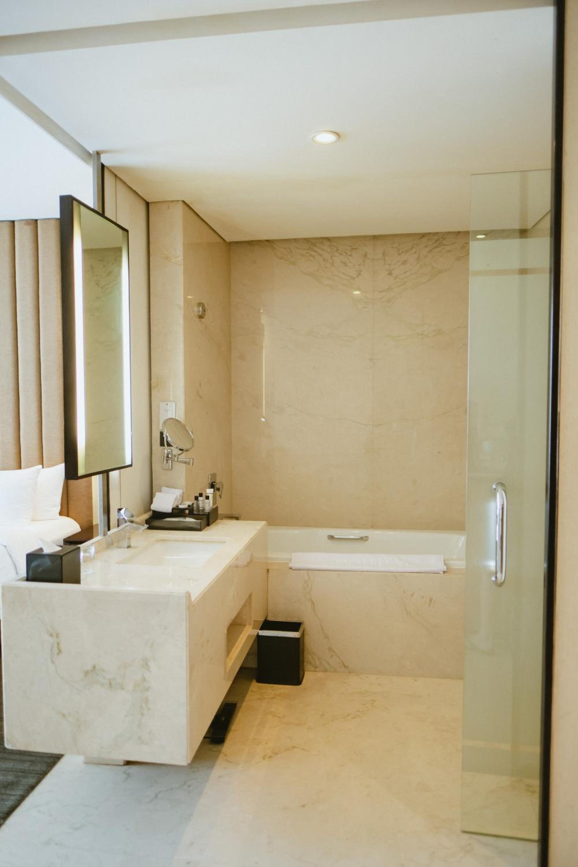 Superior King Room - Photo 5