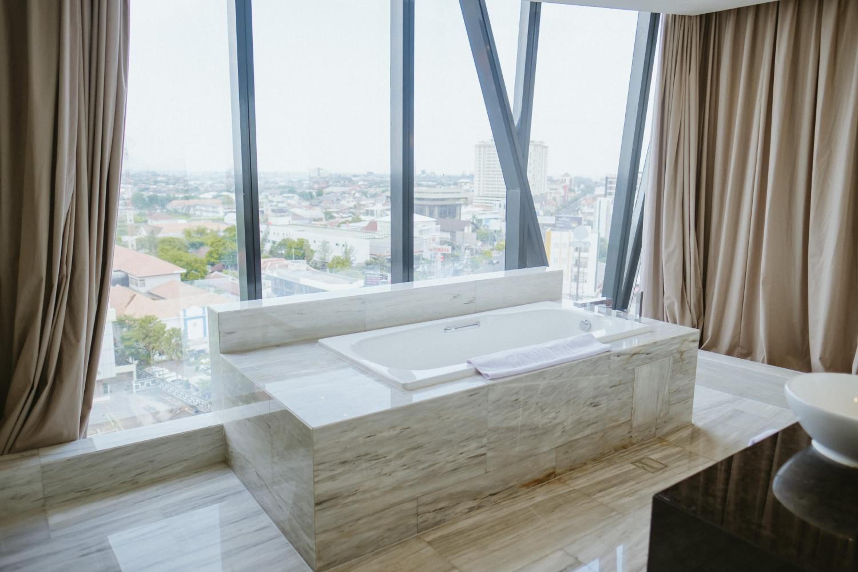 Executive Suite - Photo 5