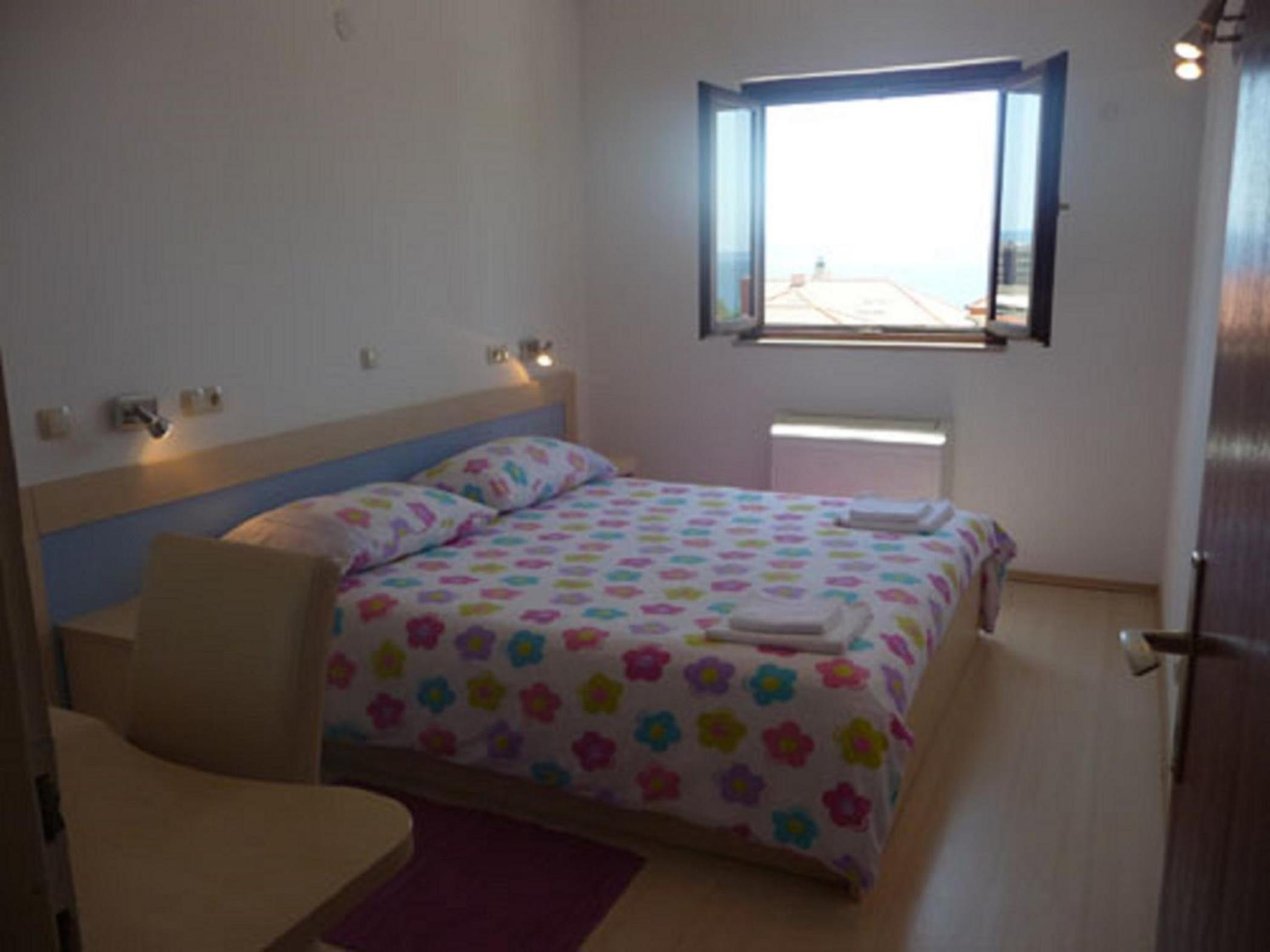 One-Bedroom Apartment with Balcony - Photo 4