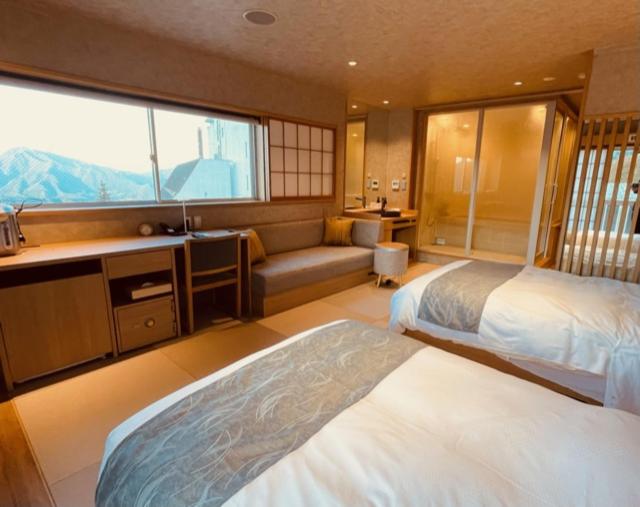 Twin Room with Private Bathroom - Photo 3