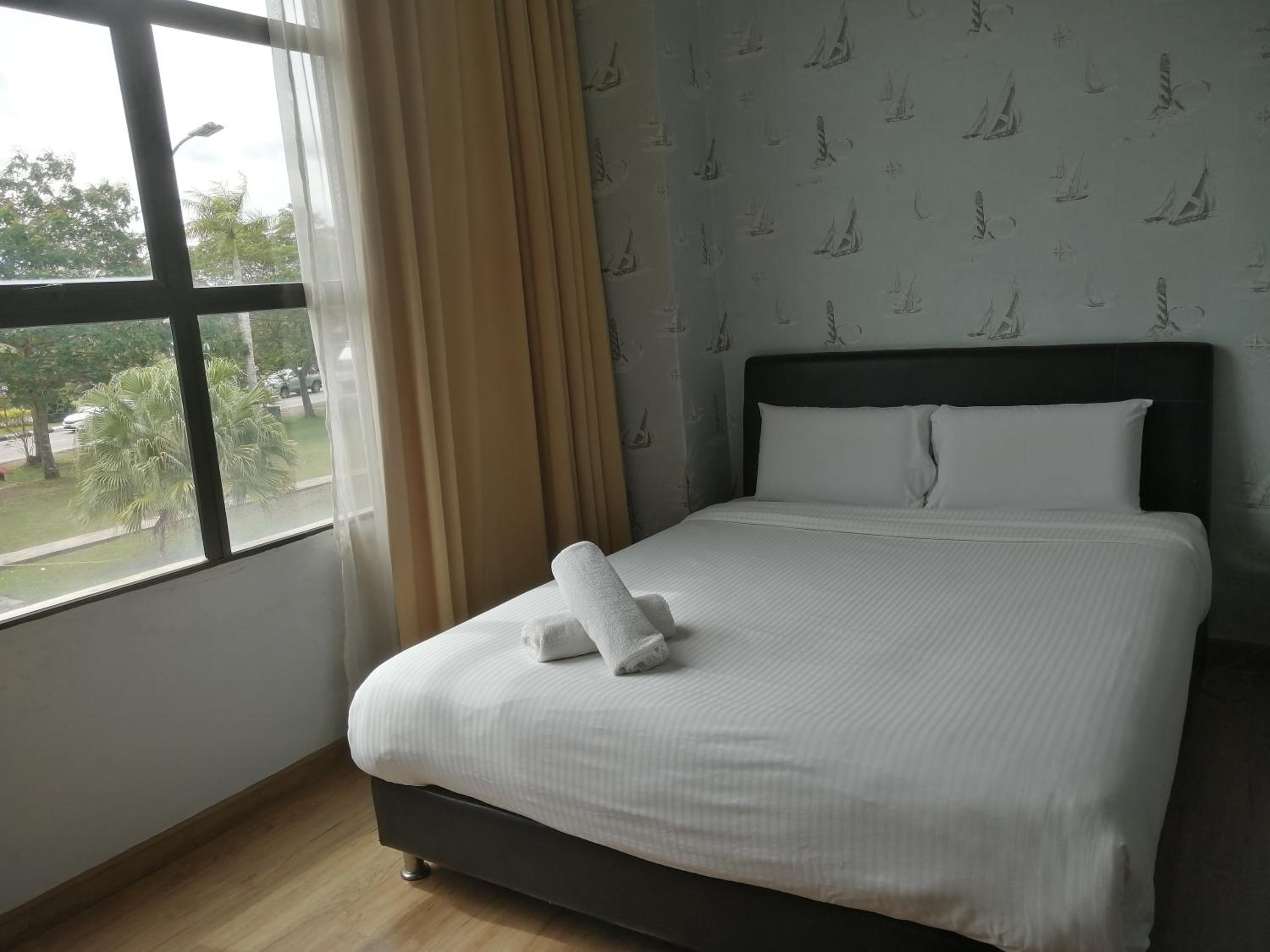 Deluxe Queen Room