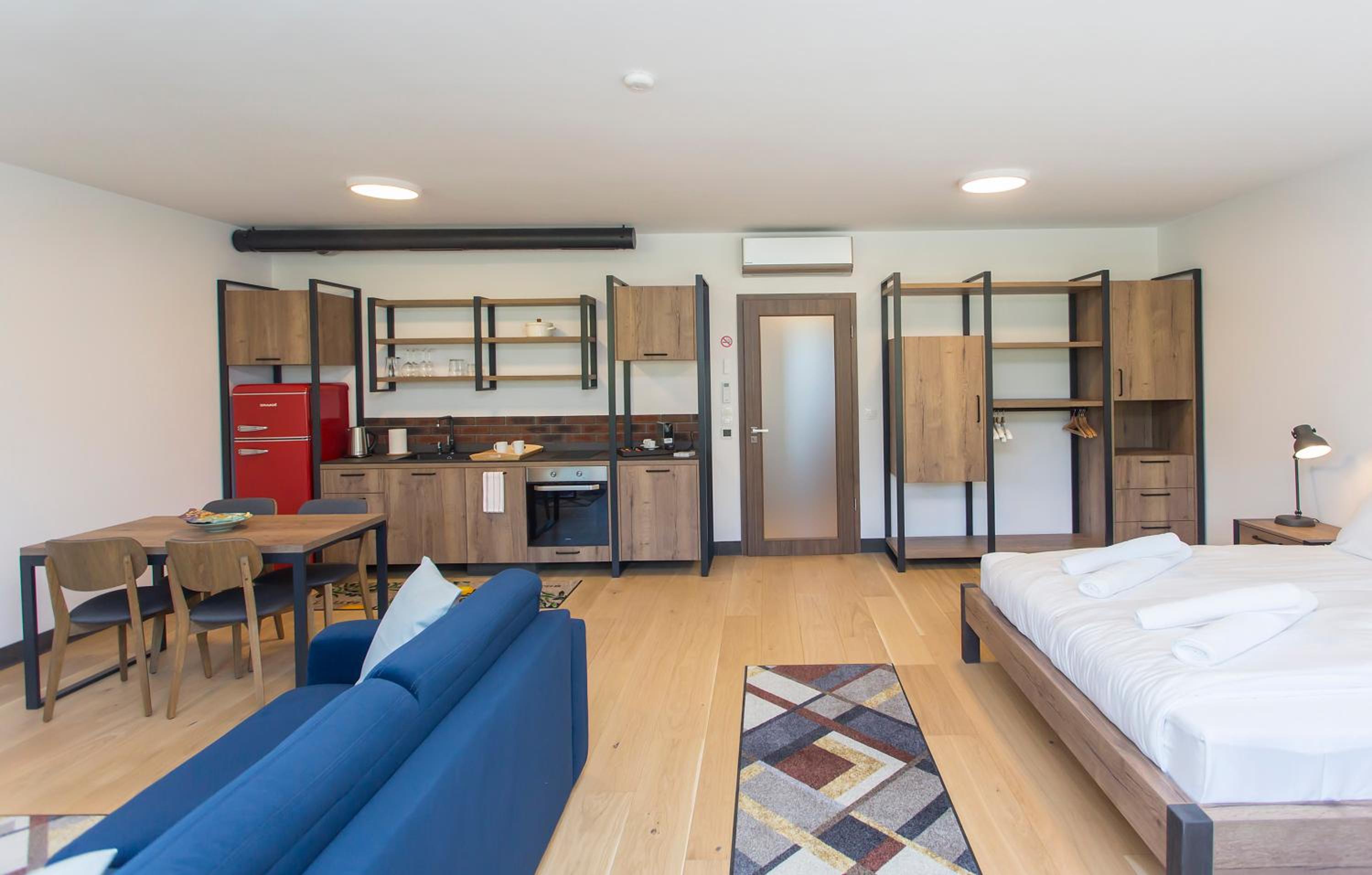 One-Bedroom Apartment - Photo 19