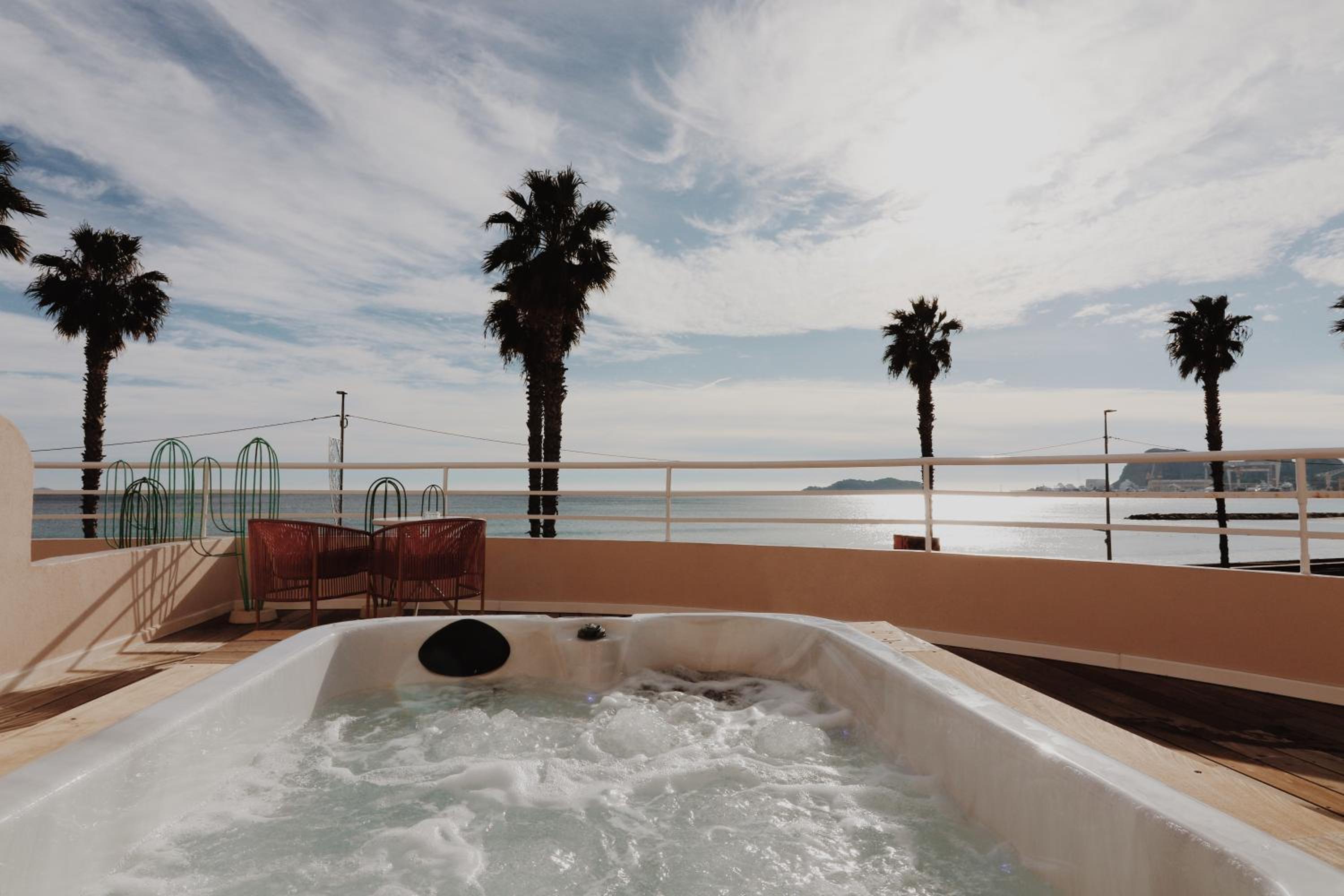 Double Room with Hot Tub and Private Terrace - Photo 29