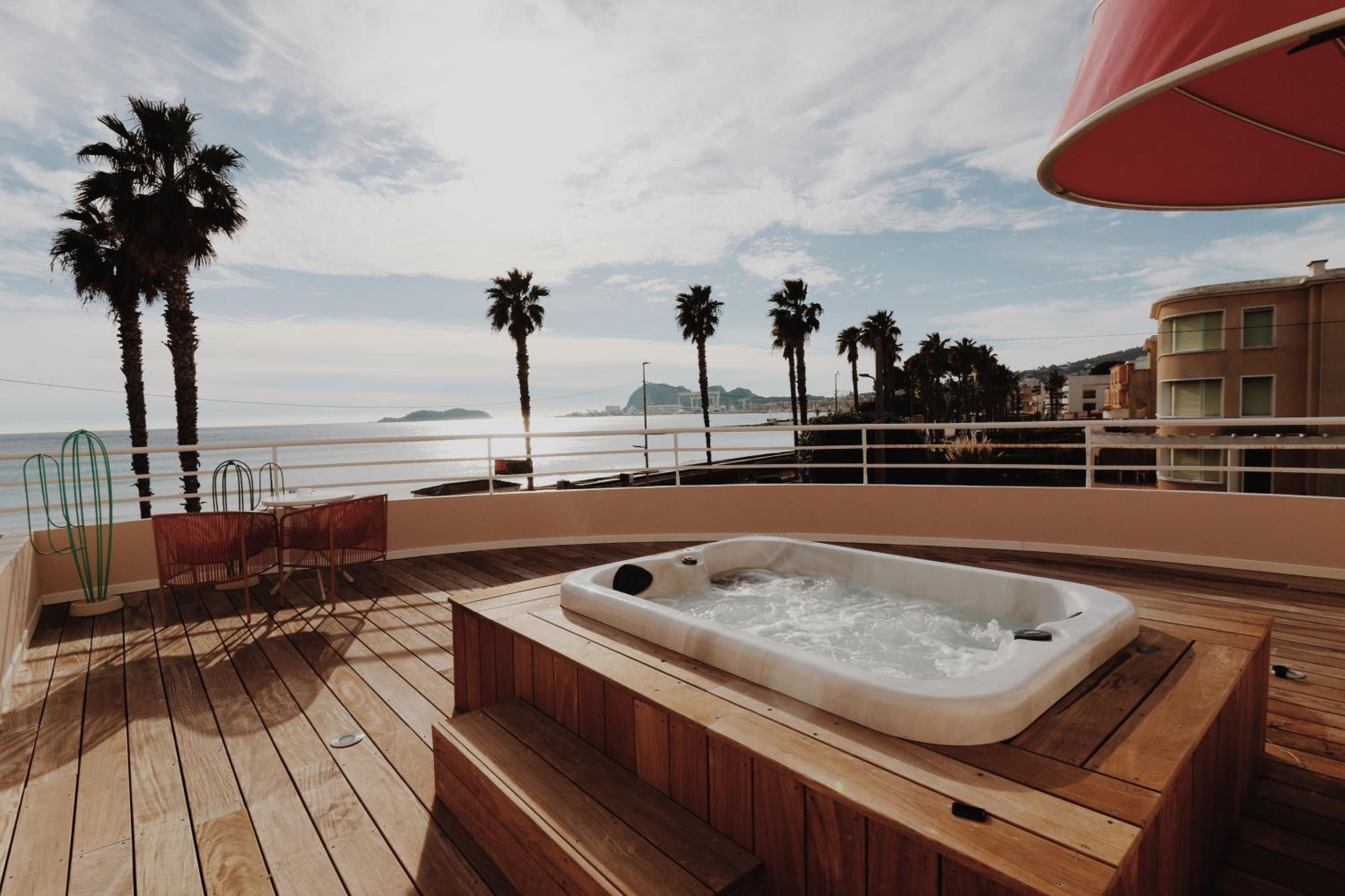 Double Room with Hot Tub and Private Terrace - Photo 32