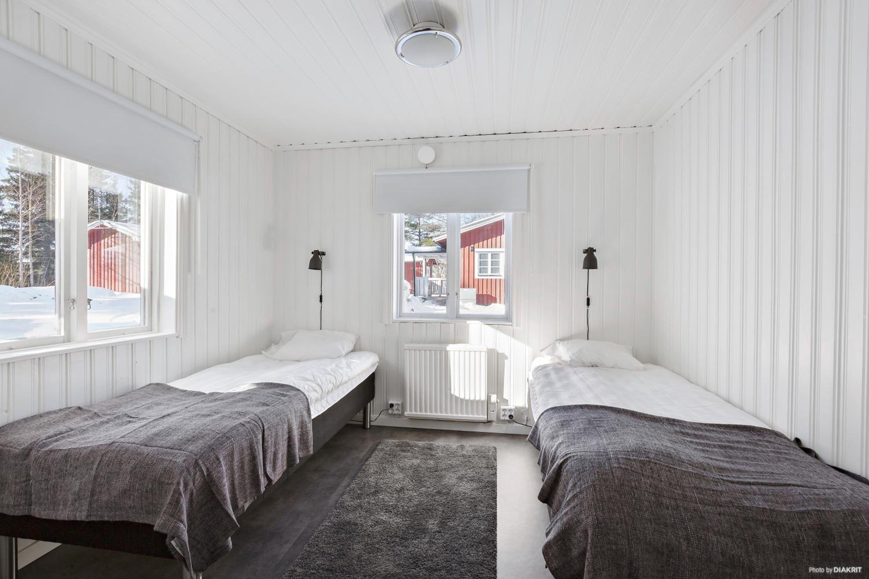 Three-Bedroom House - Photo 3