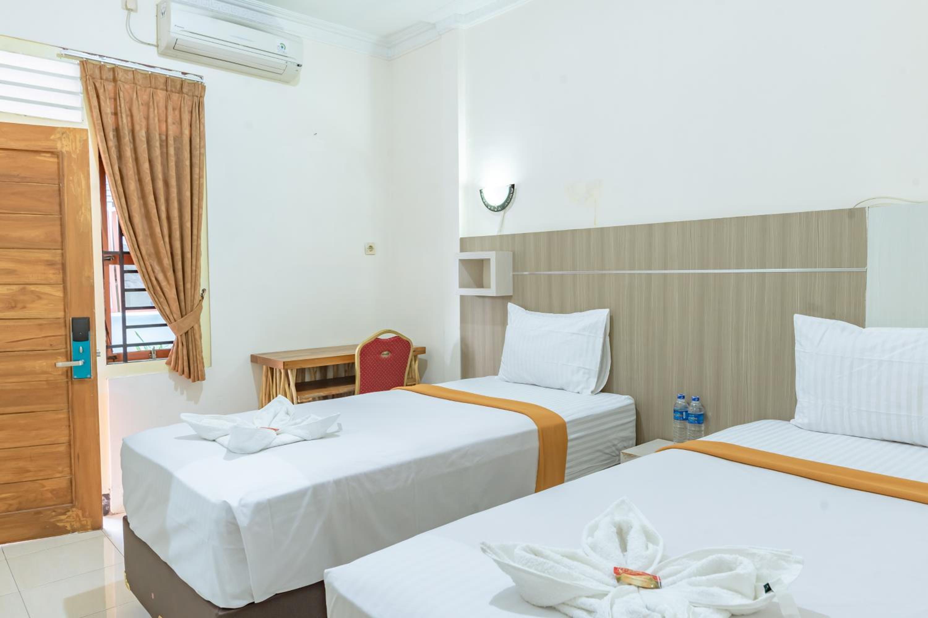 Standard Twin Room photo 2