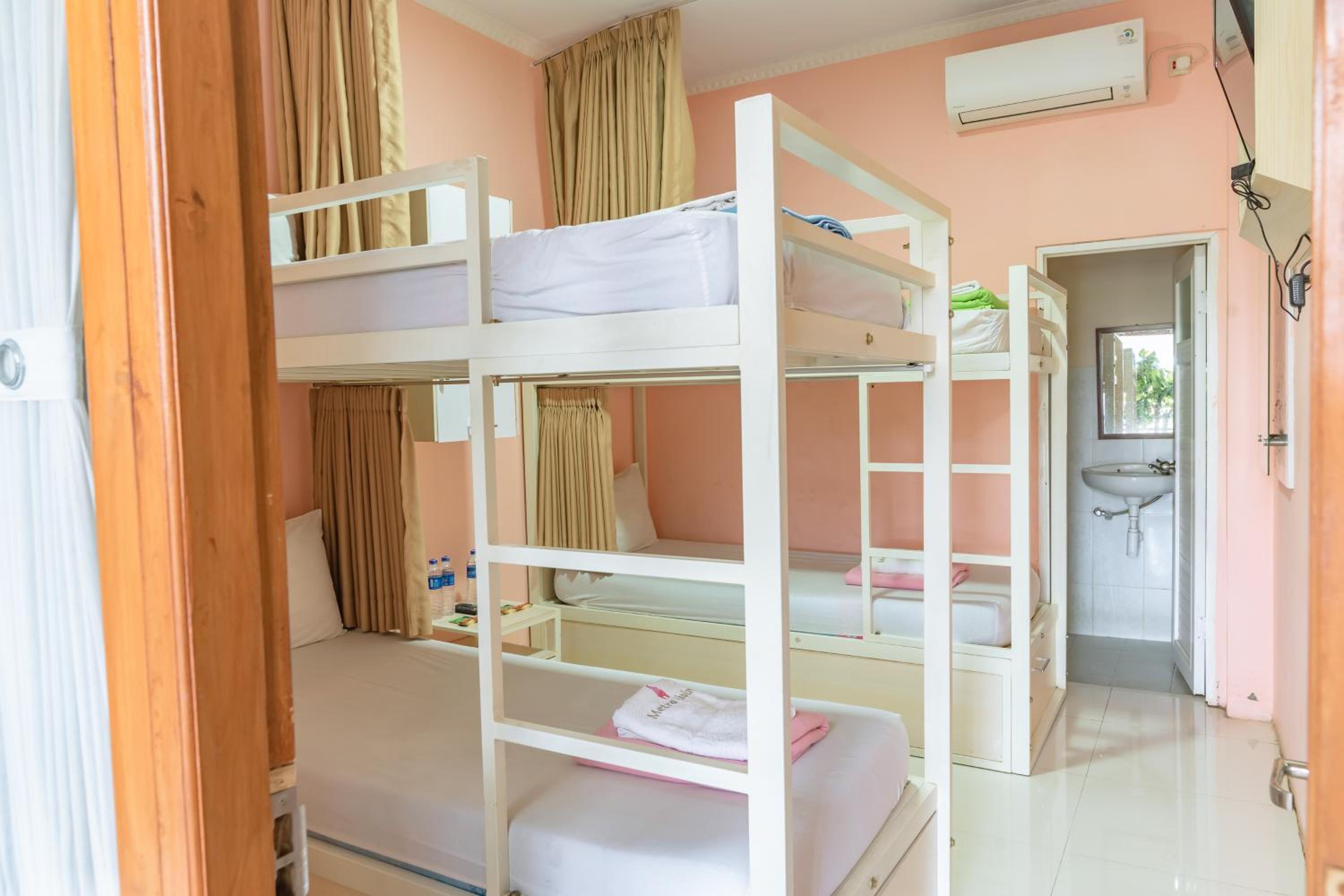 4-Bed Female Dormitory Room photo 1