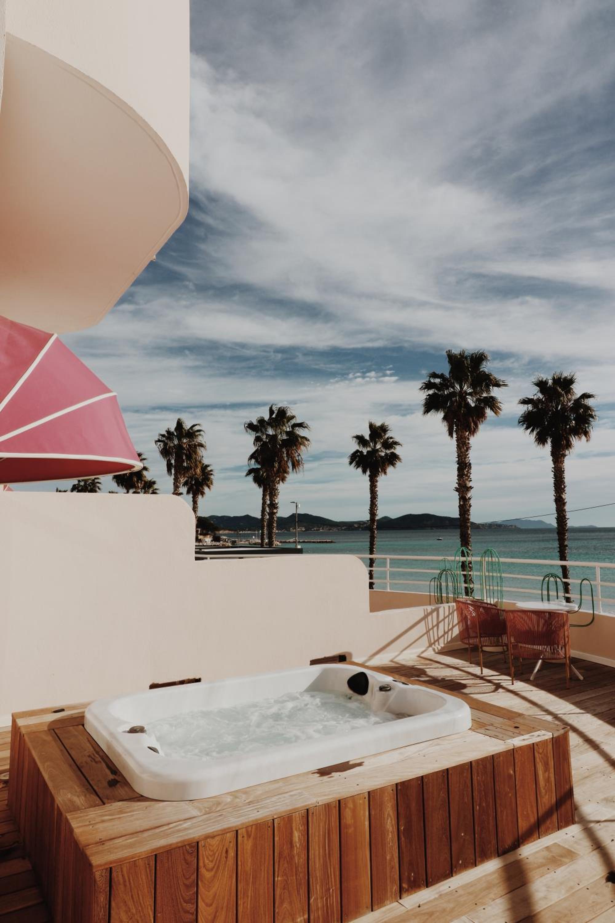 Double Room with Hot Tub and Private Terrace - Photo 17