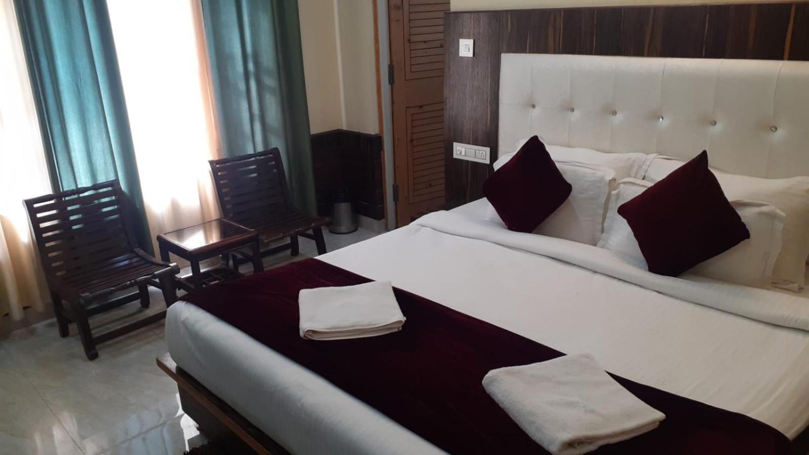 Deluxe Double Room (2 Adults + 1 Child)