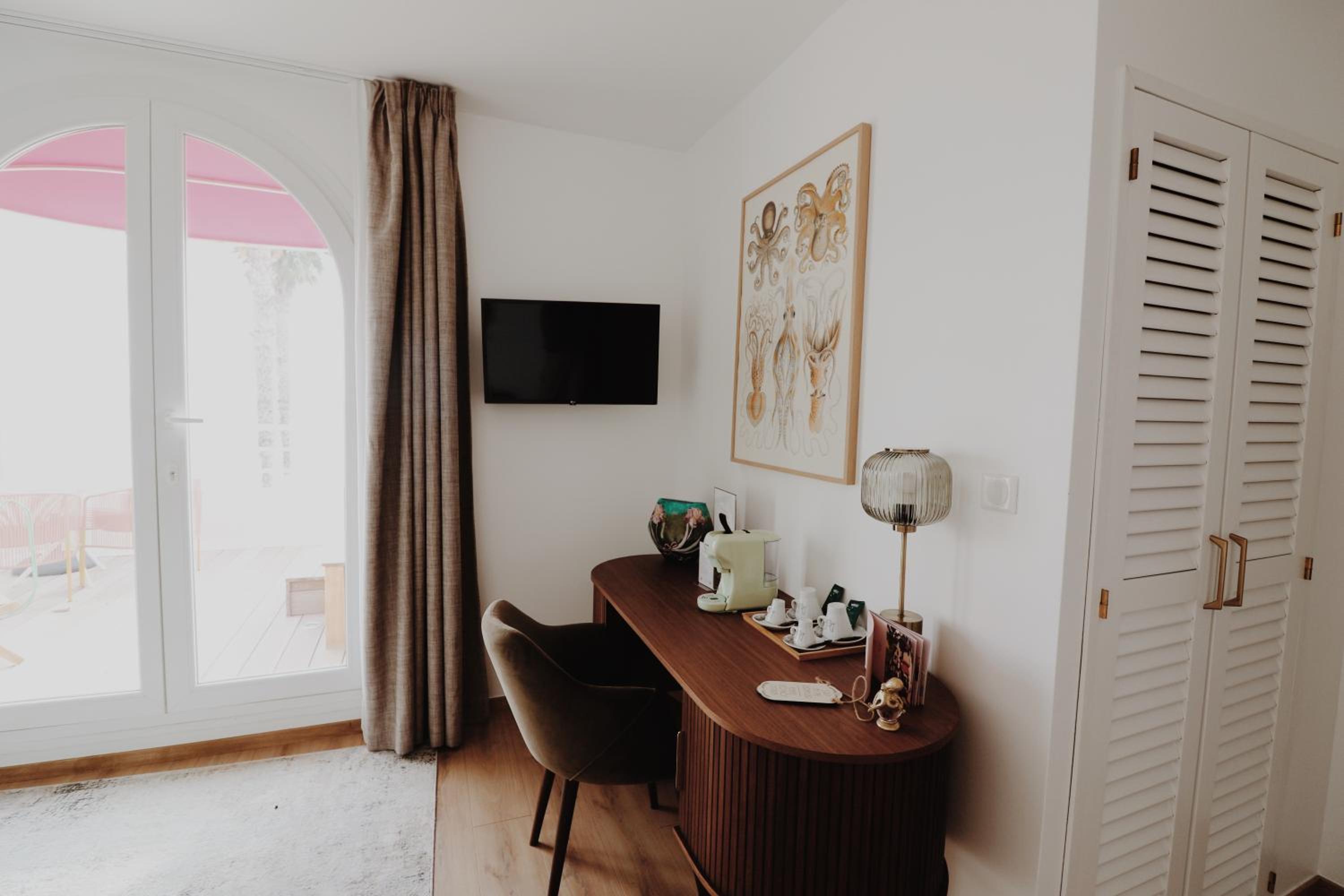 Double Room with Hot Tub and Private Terrace - Photo 8