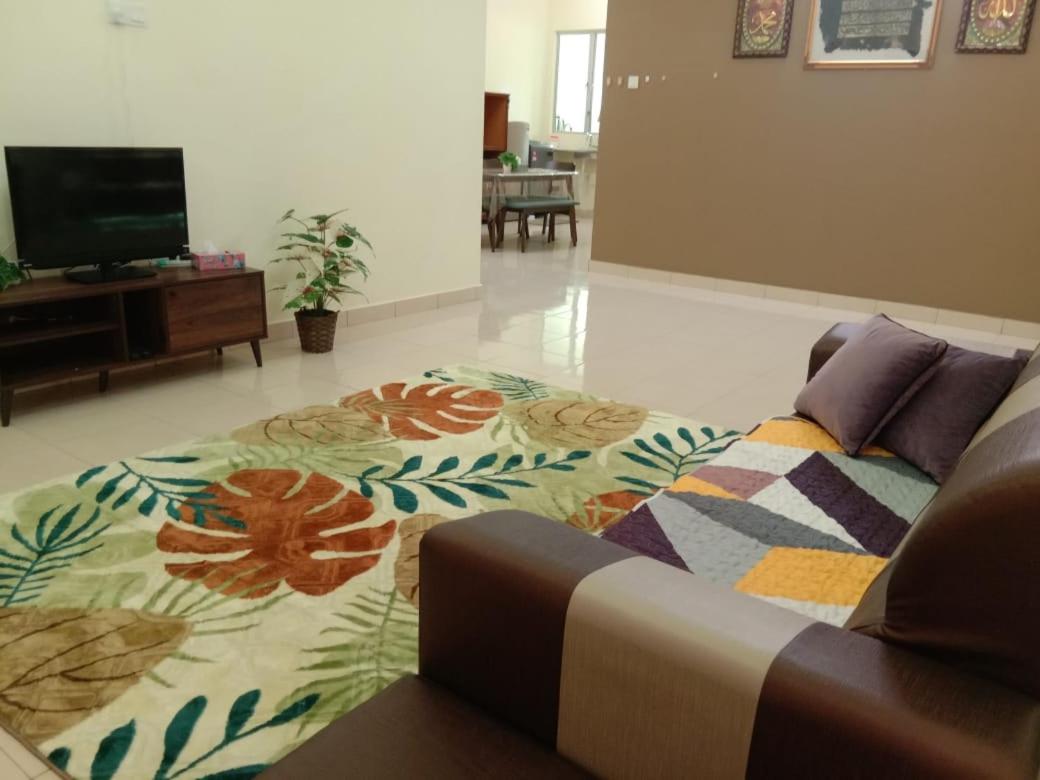 Three-Bedroom House photo 1
