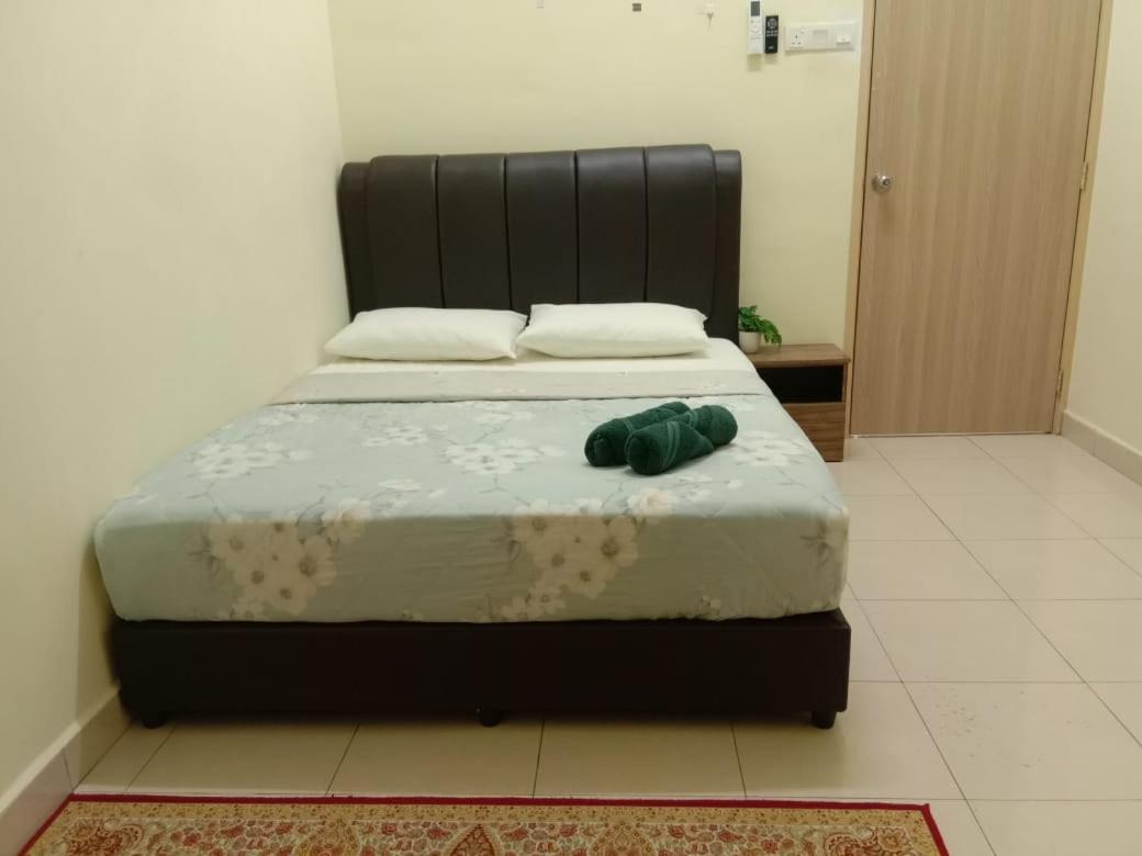 Three-Bedroom House photo 2