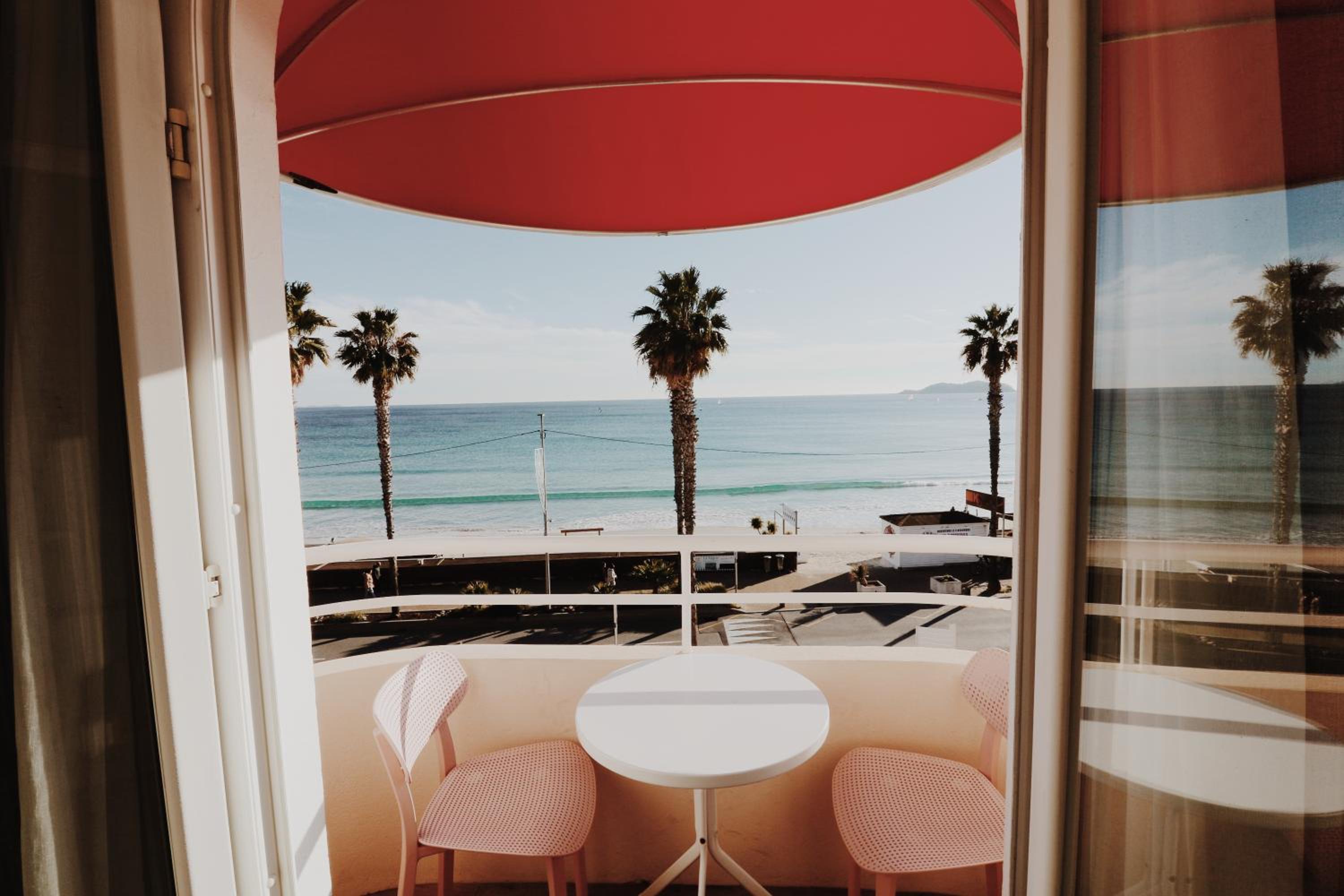 Double Room with Balcony and Sea View - Photo 19