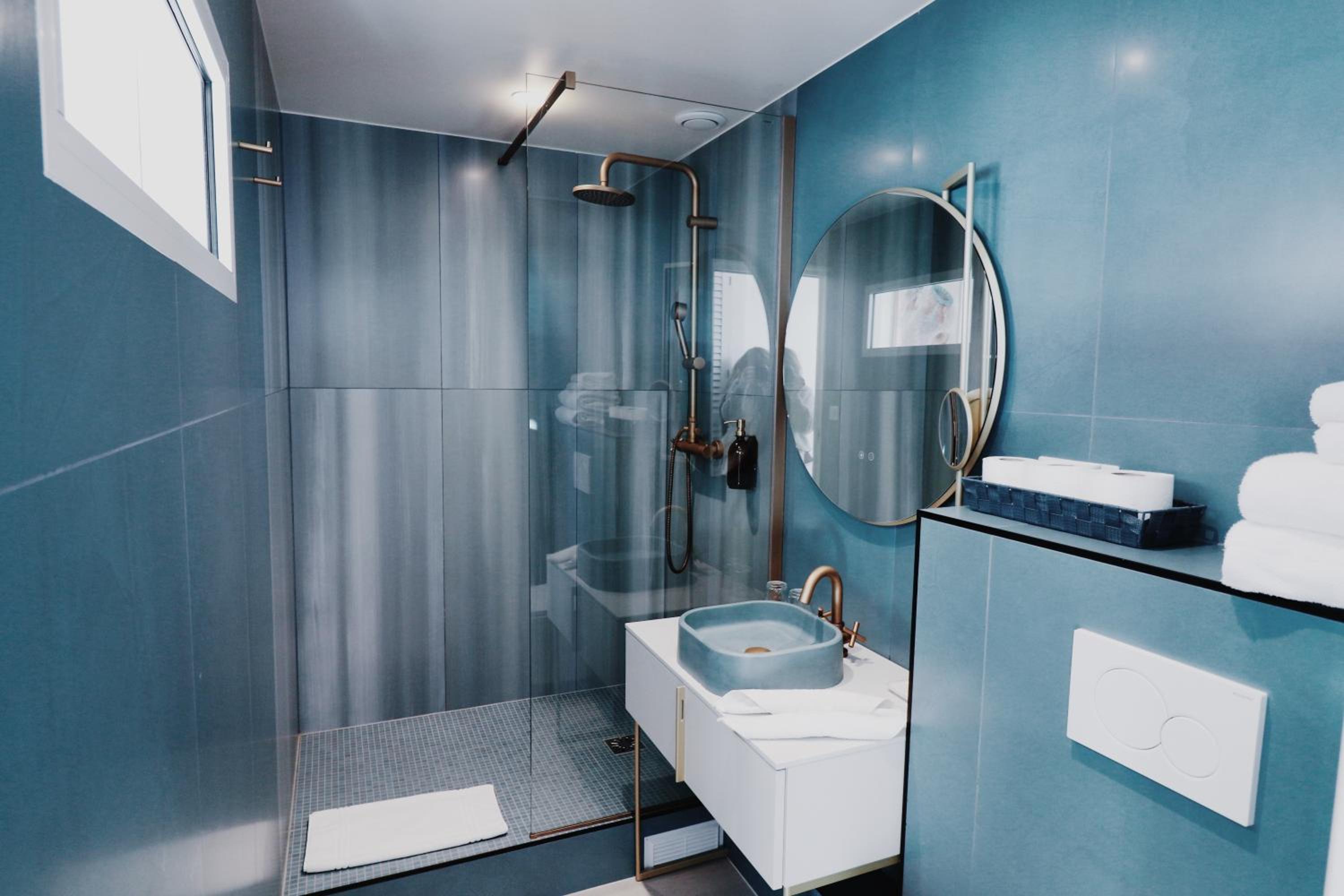 Double Room with Balcony and Sea View - Photo 17