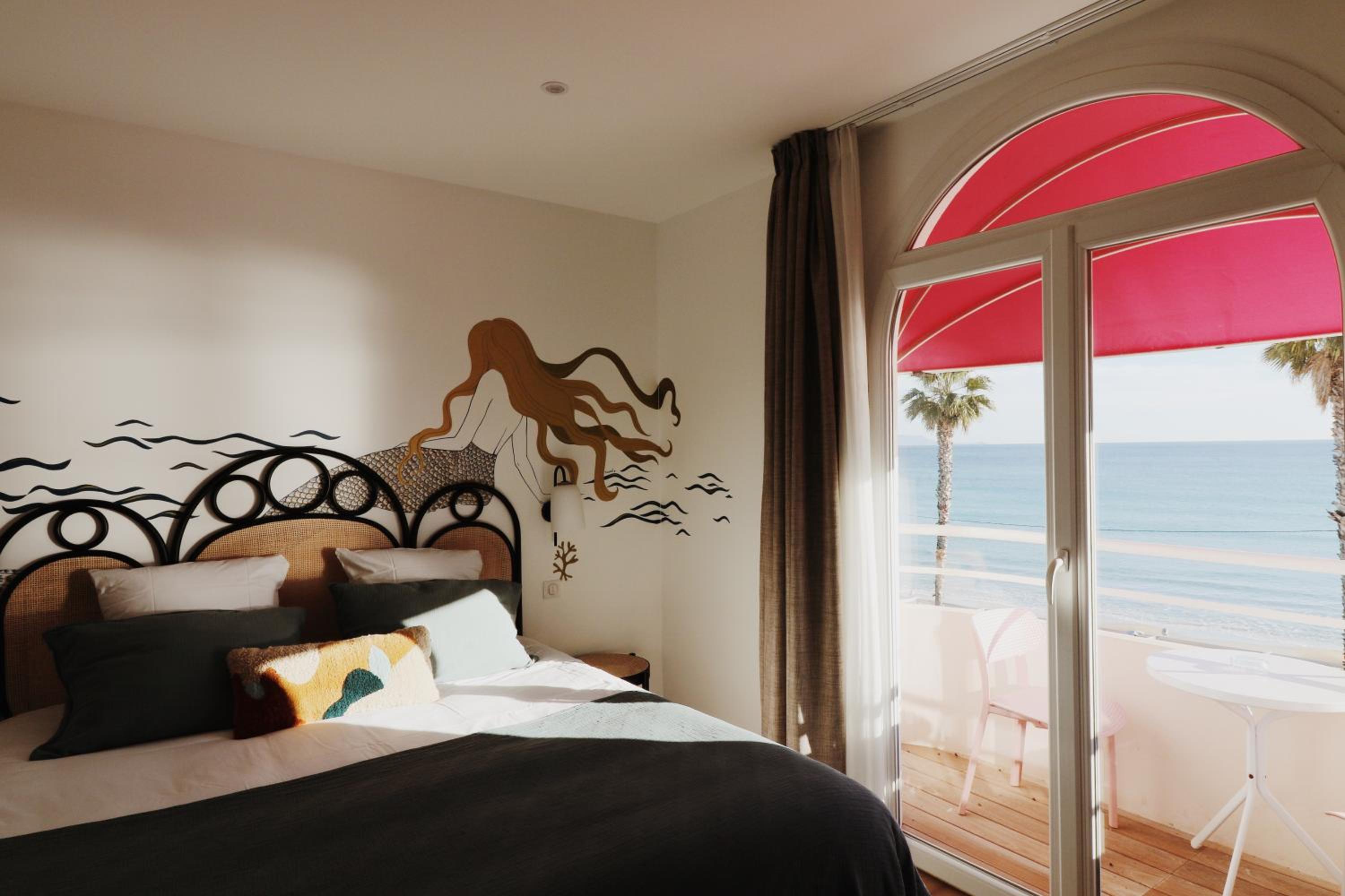 Double Room with Balcony and Sea View - Photo 7