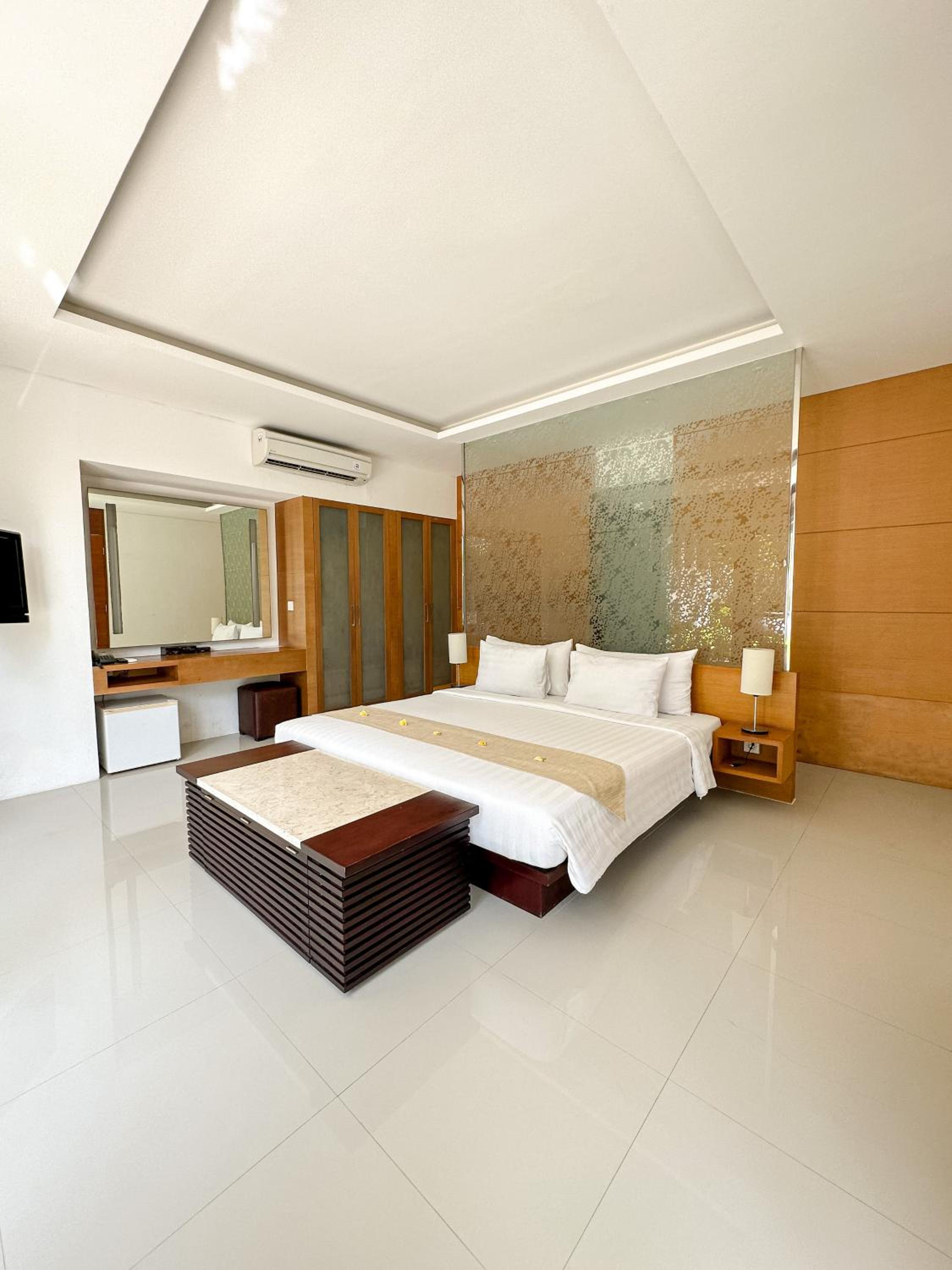 Villa with Private Pool - Photo 6