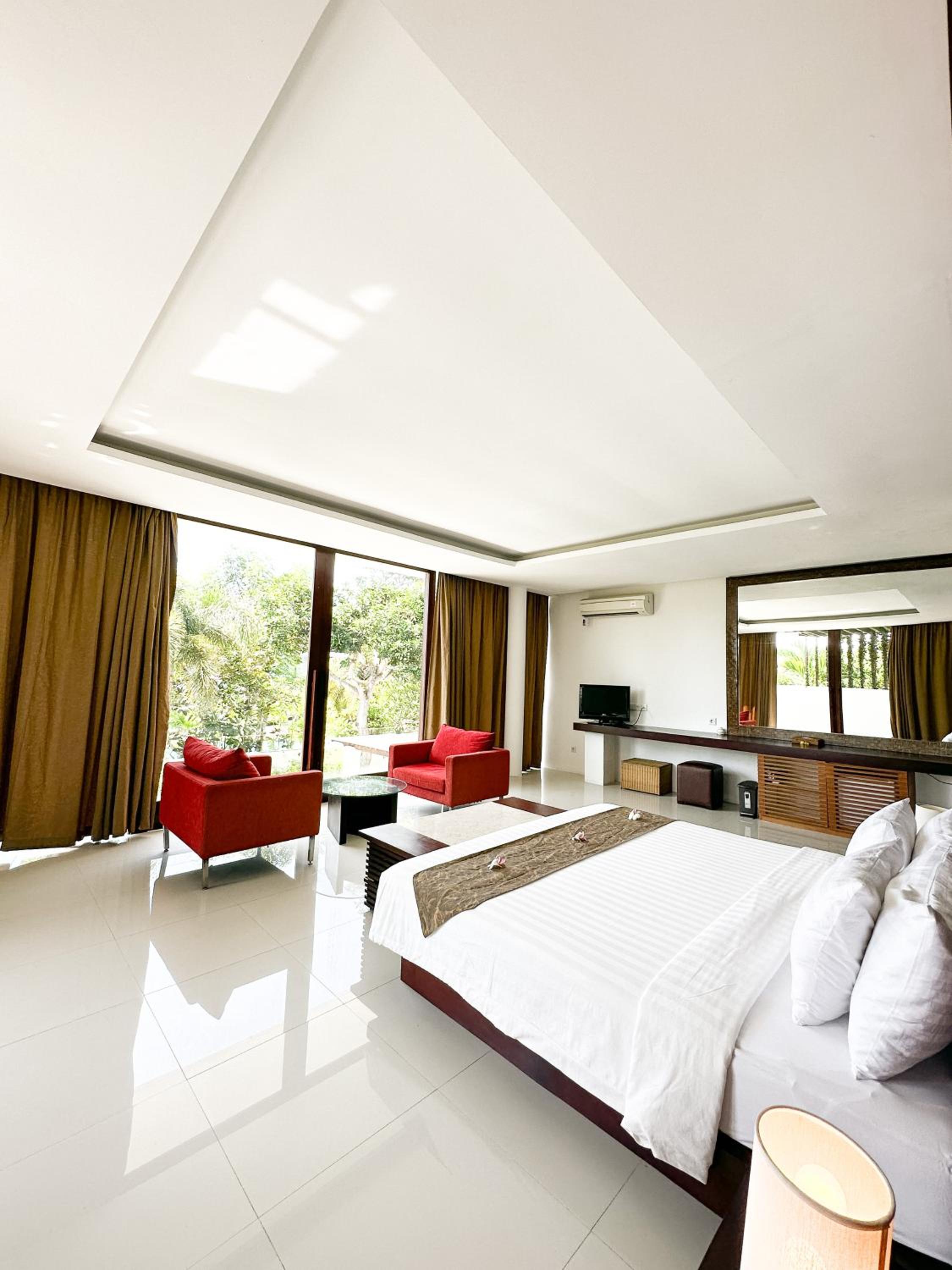 Villa with Private Pool - Photo 3