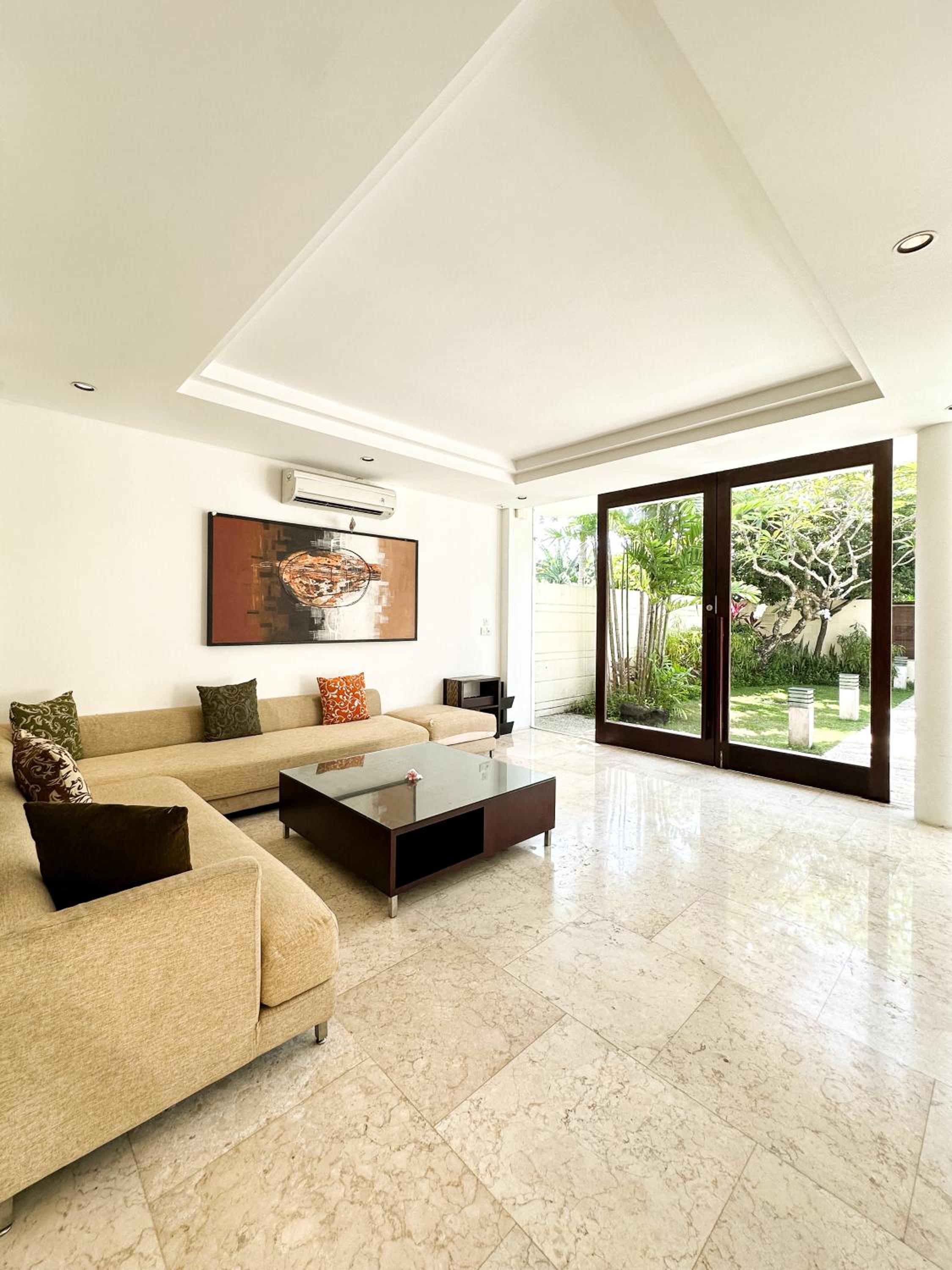 Villa with Private Pool - Photo 4