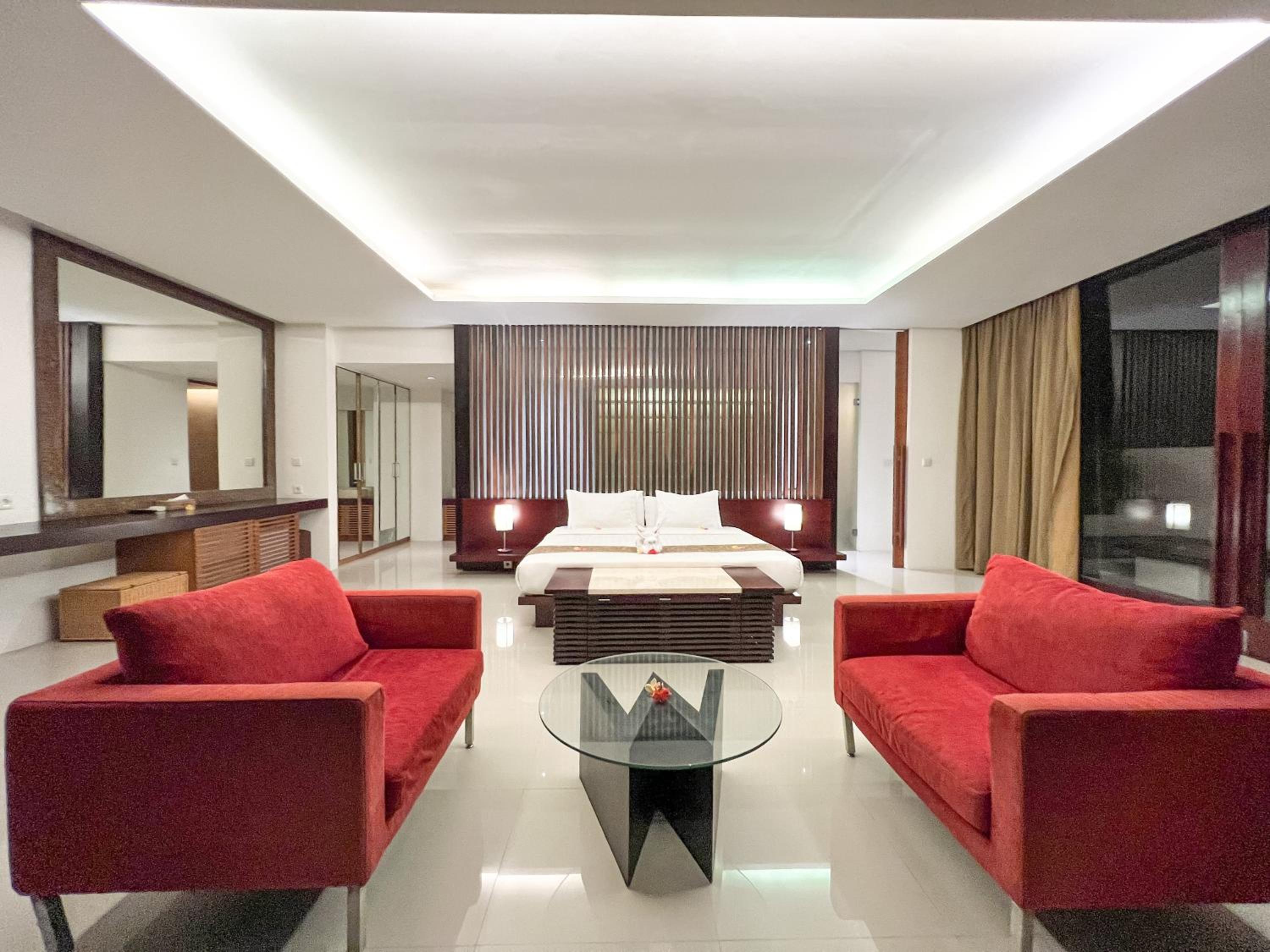 Villa with Private Pool - Photo 10