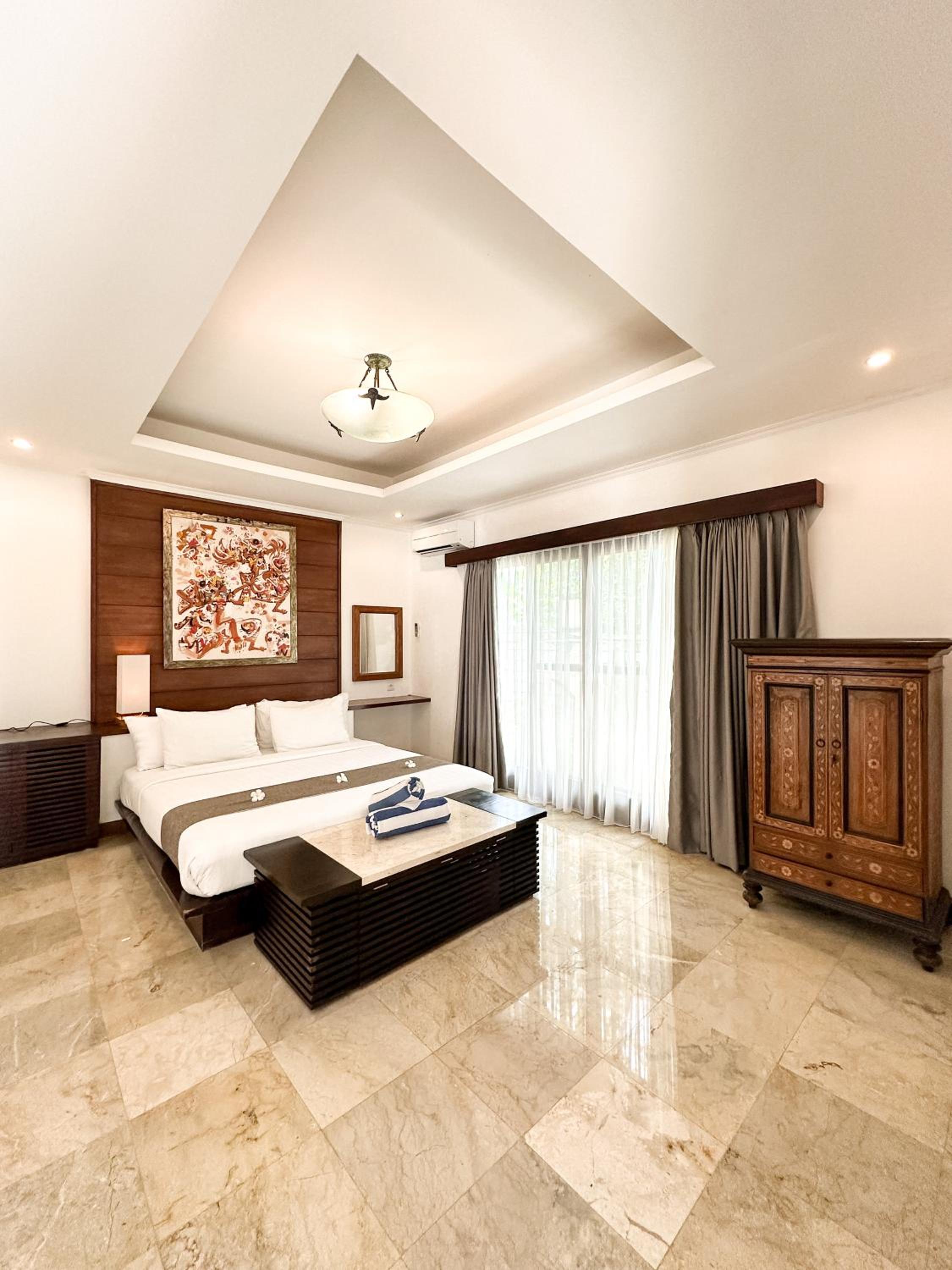 Three-Bedroom Villa - Photo 9