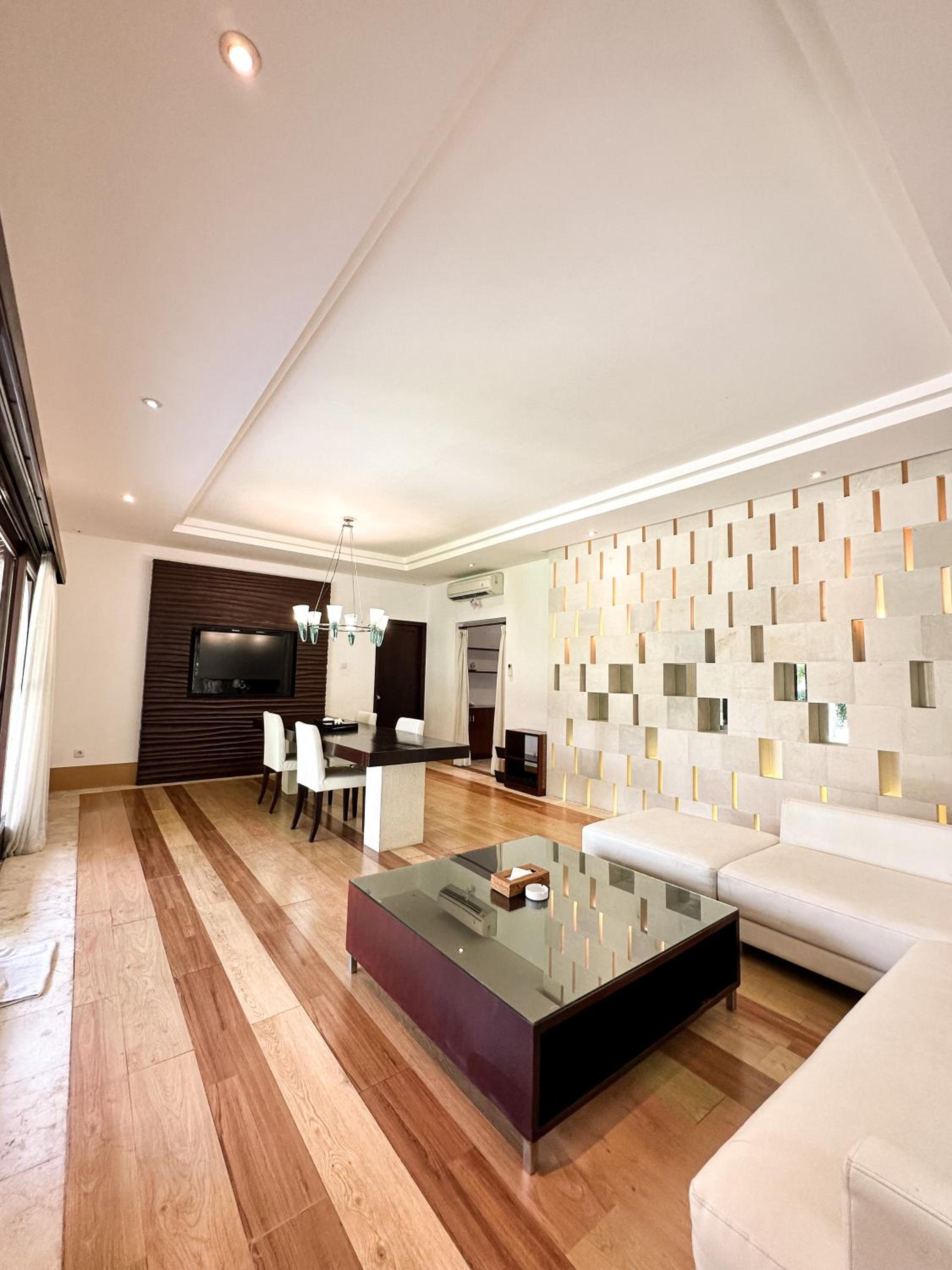 Three-Bedroom Villa - Photo 7