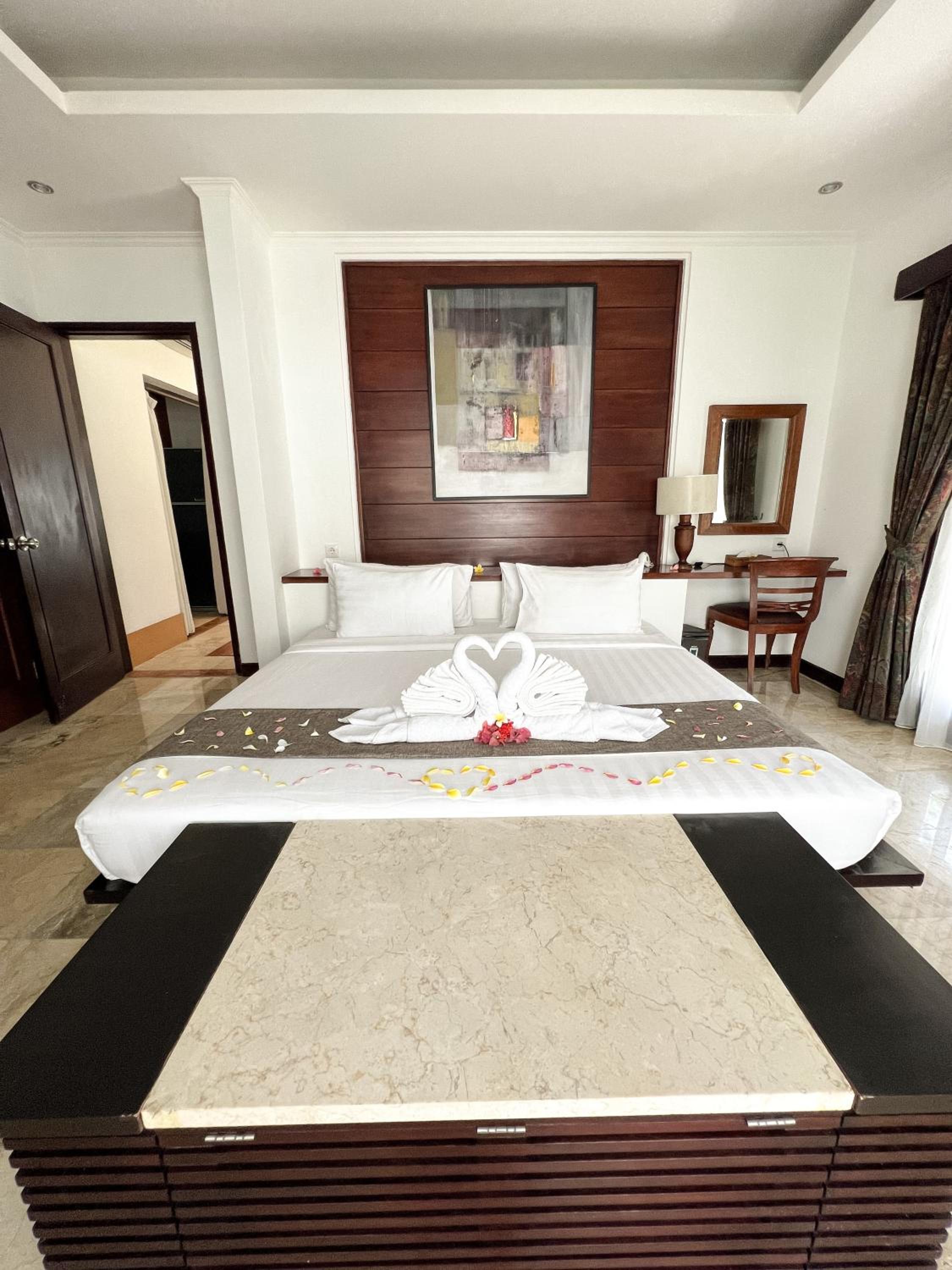 Three-Bedroom Villa - Photo 5