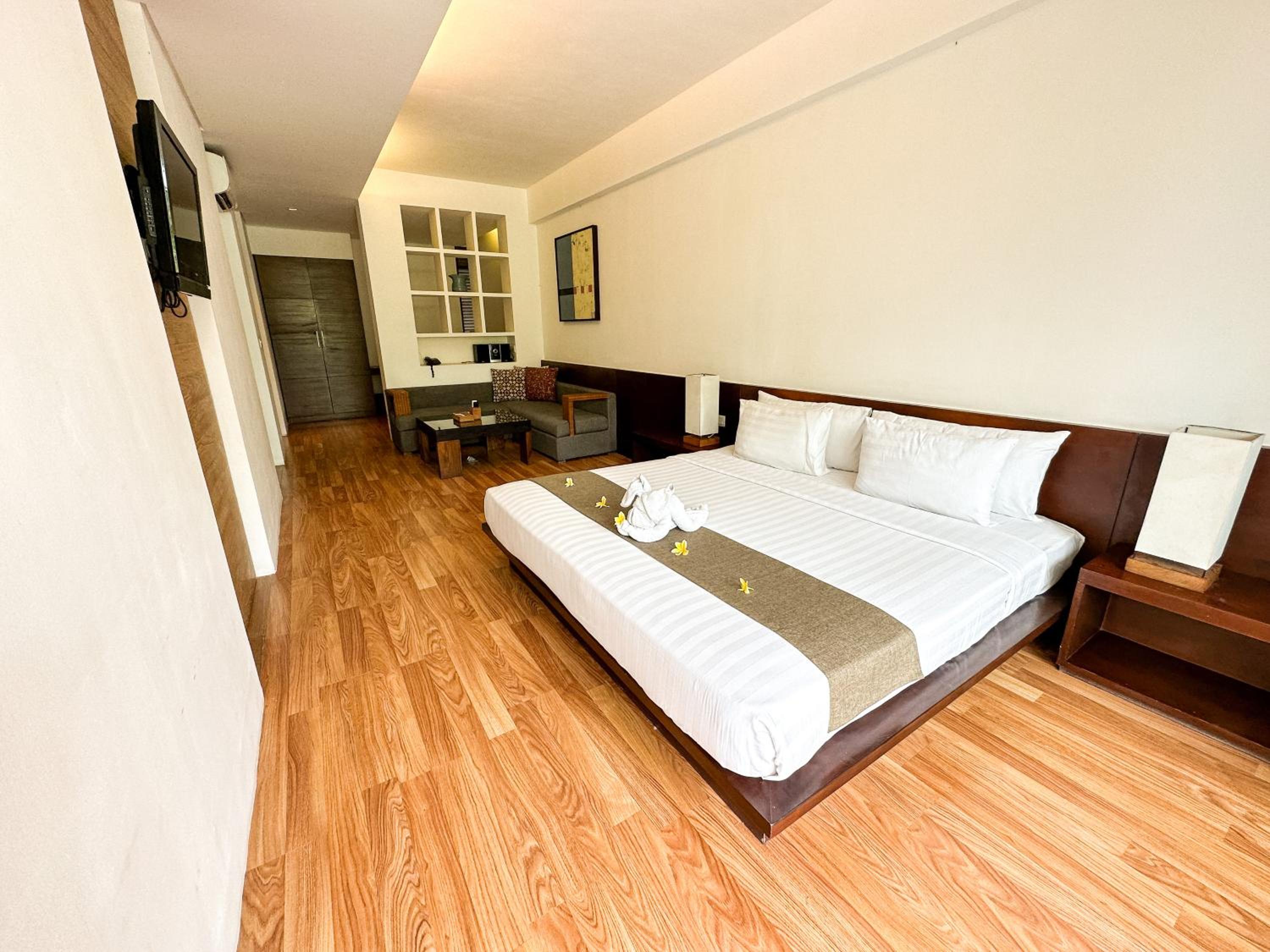 Deluxe Double or Twin Room with Pool View - Photo 6