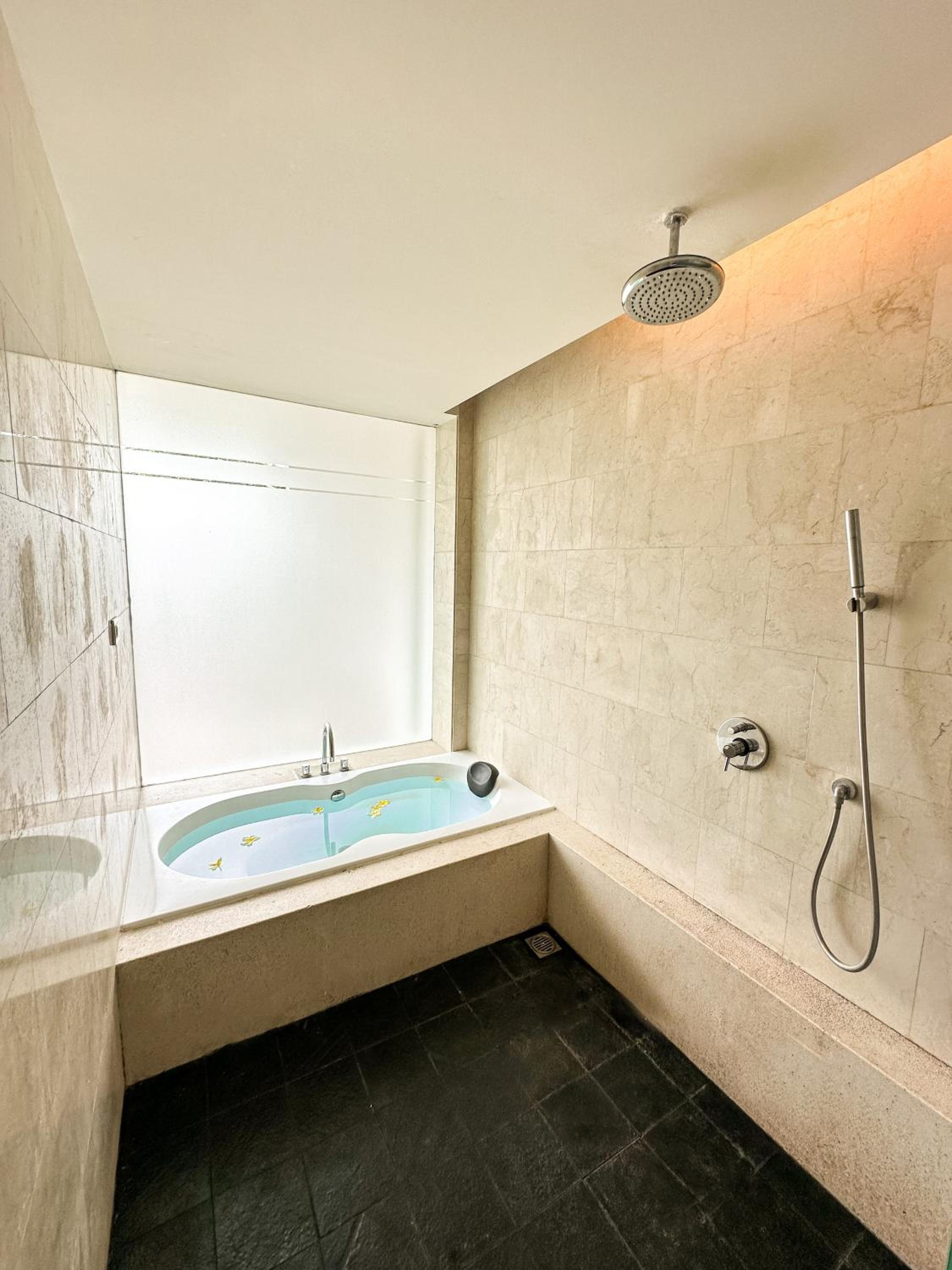 Deluxe Double or Twin Room with Pool View - Photo 5