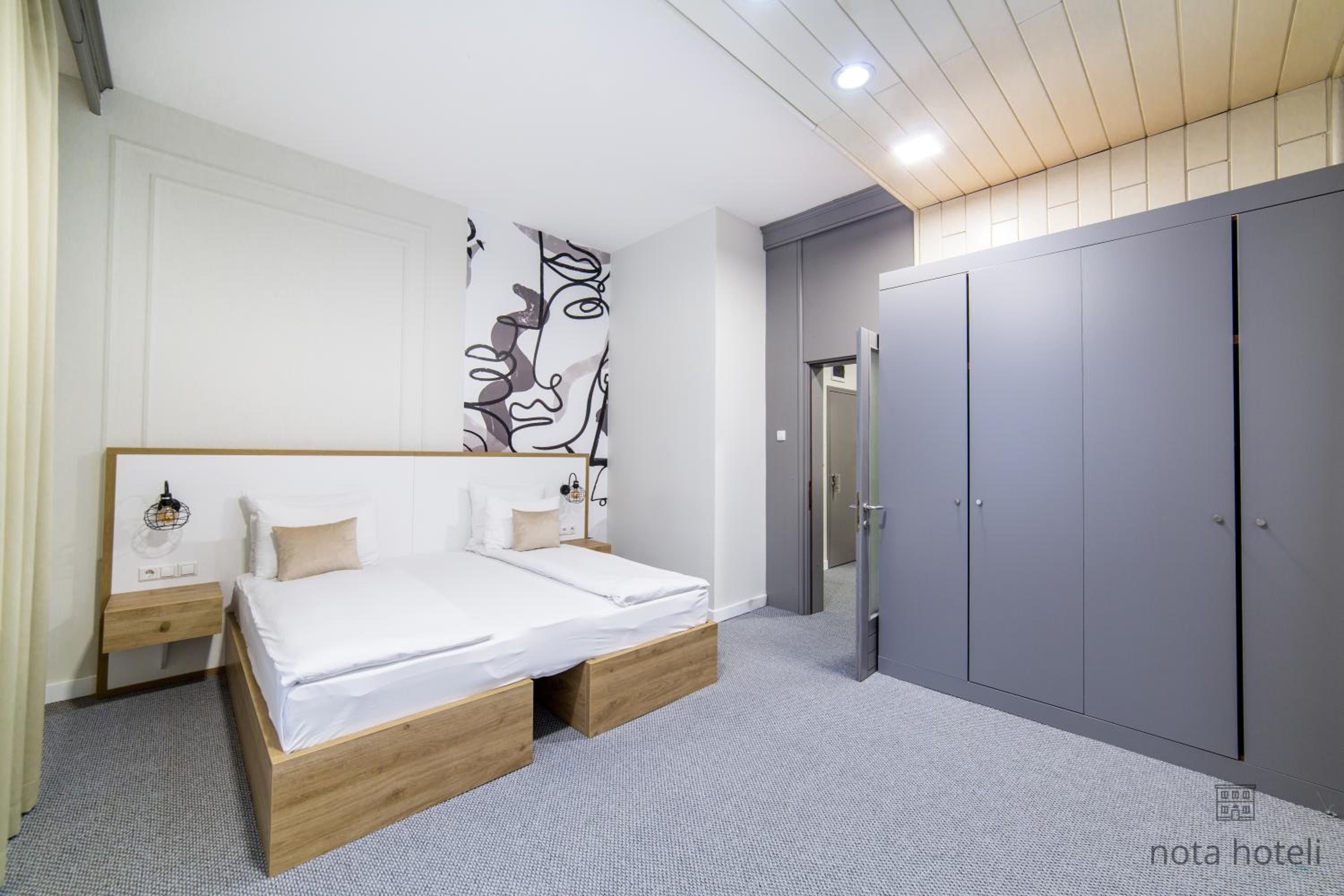 Deluxe King Suite