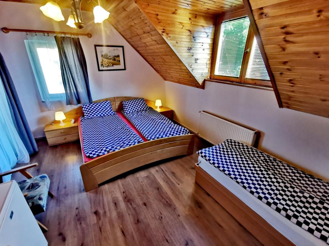 Family Room with Private Bathroom photo 3