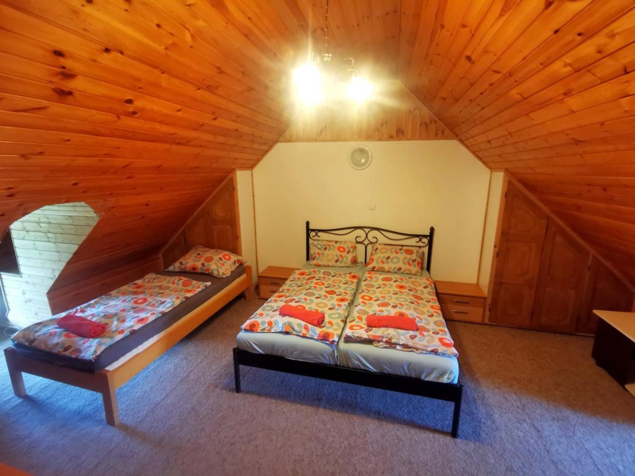 Family Room with Private Bathroom photo 3