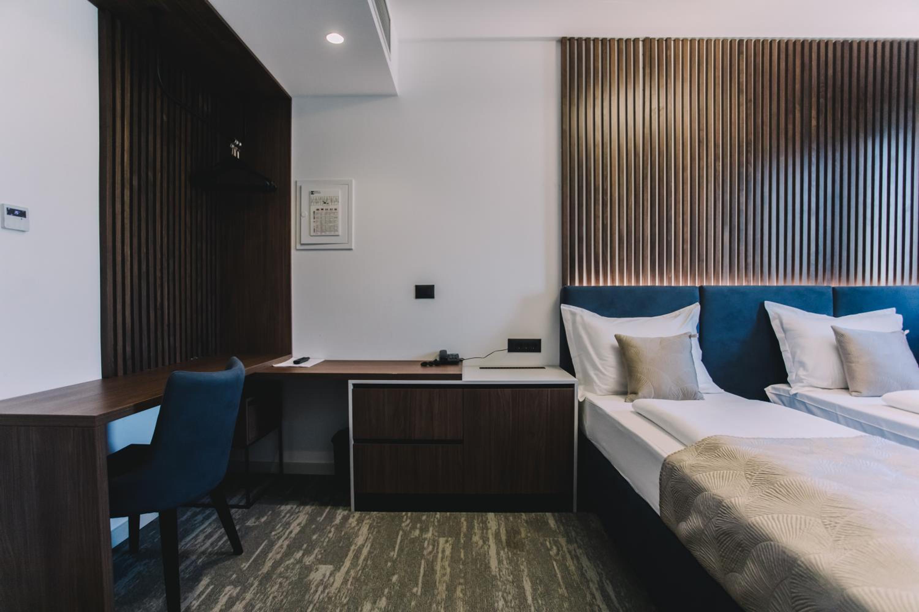 Deluxe Double or Twin Room - Photo 5