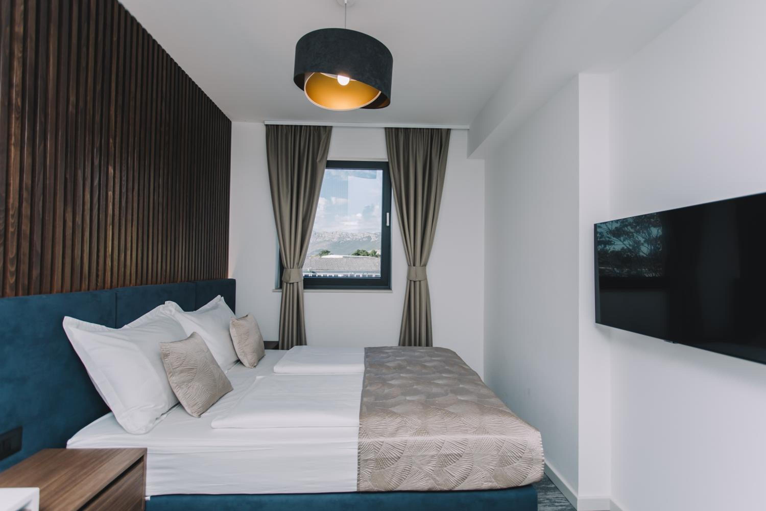 Deluxe Double or Twin Room - Photo 9