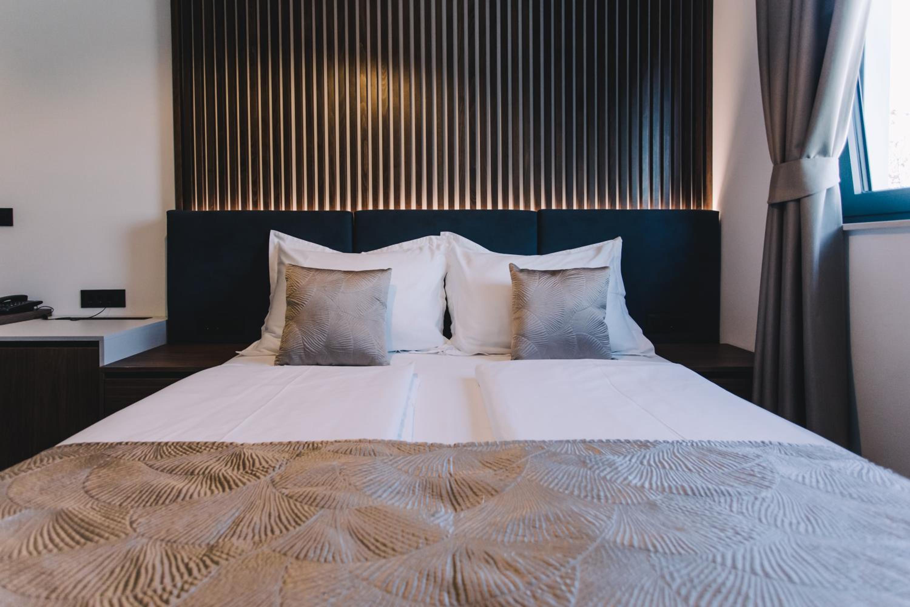 Deluxe Double or Twin Room - Photo 8
