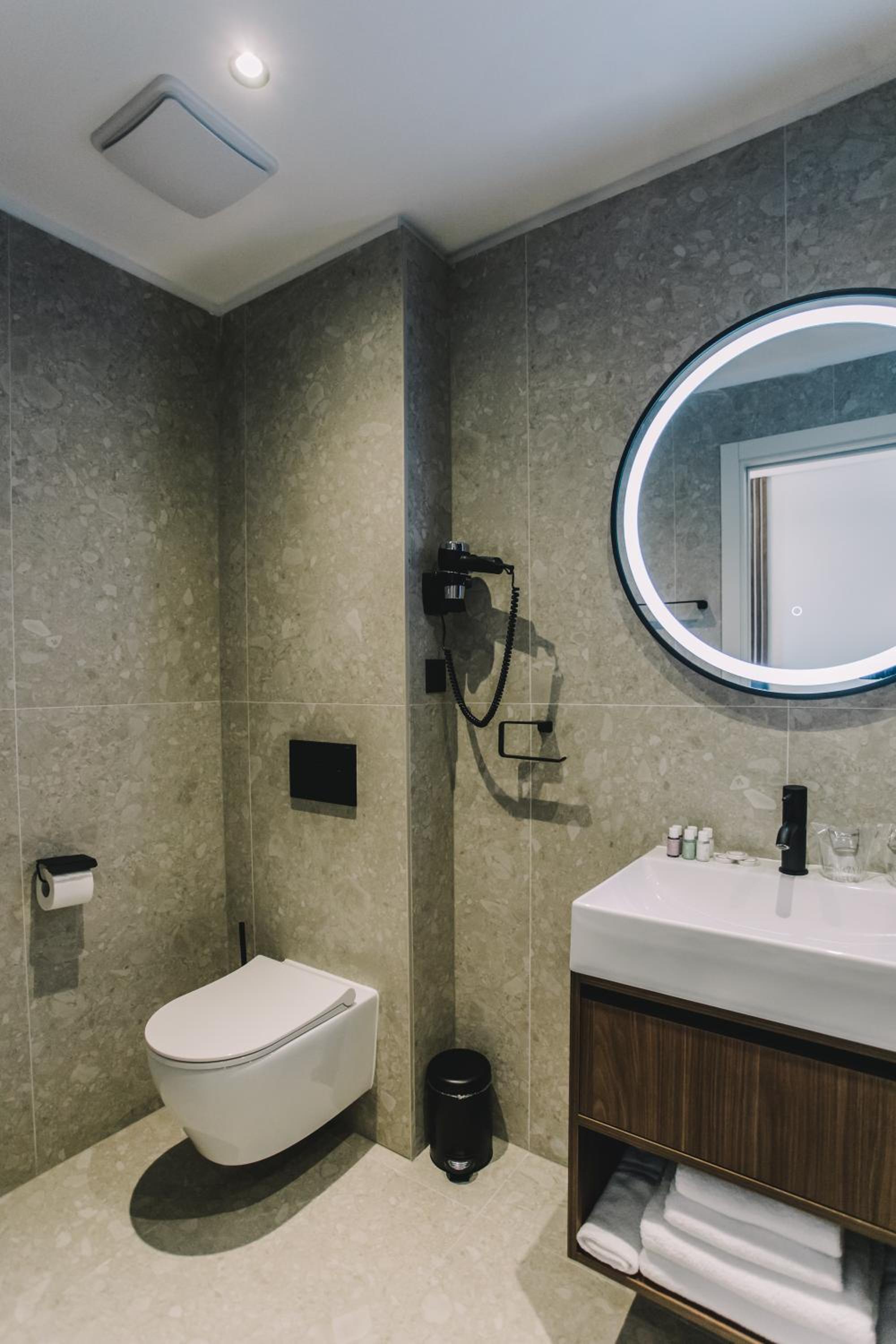 Deluxe Double or Twin Room - Photo 4