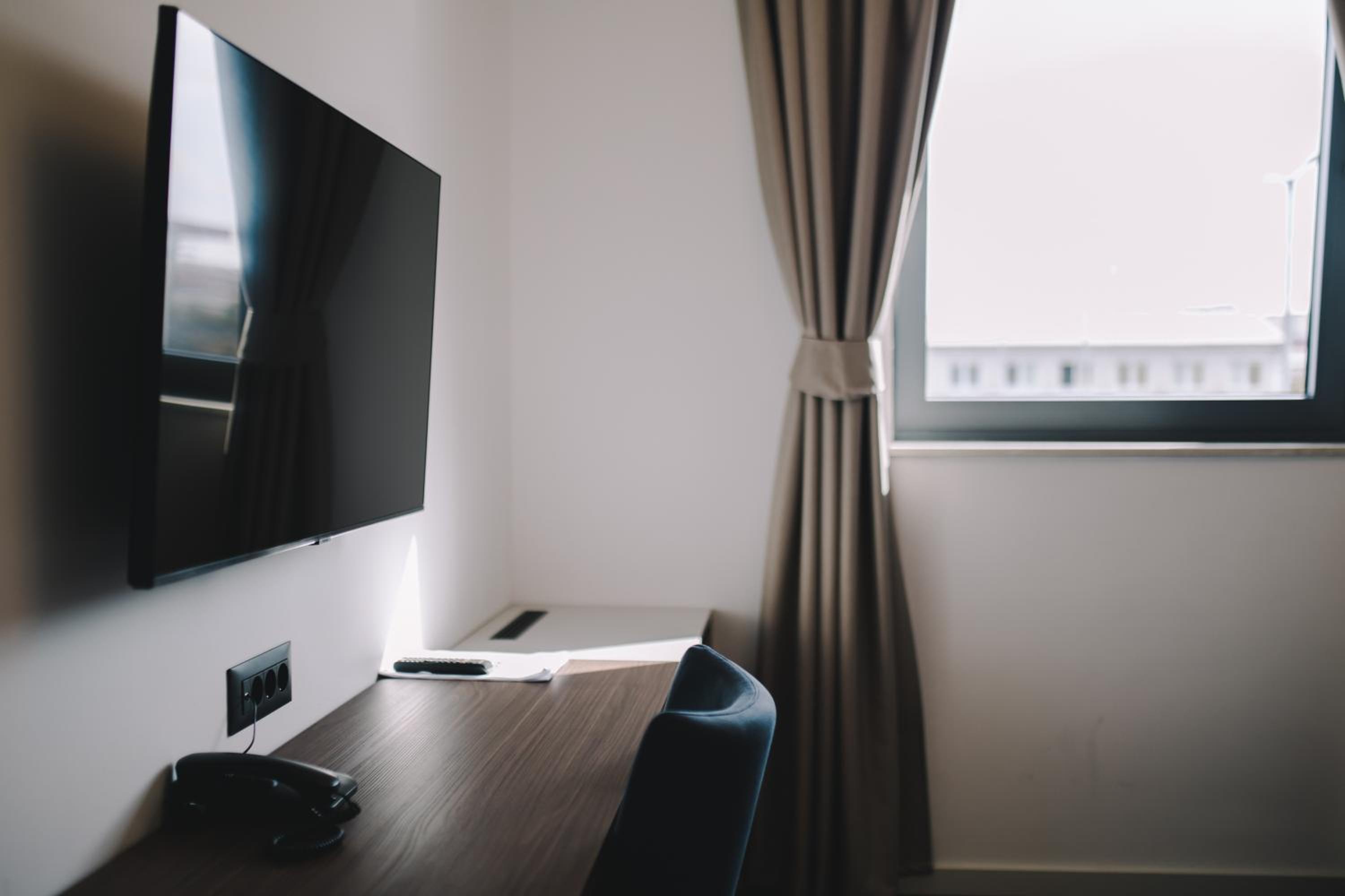 Deluxe King Room - Photo 5