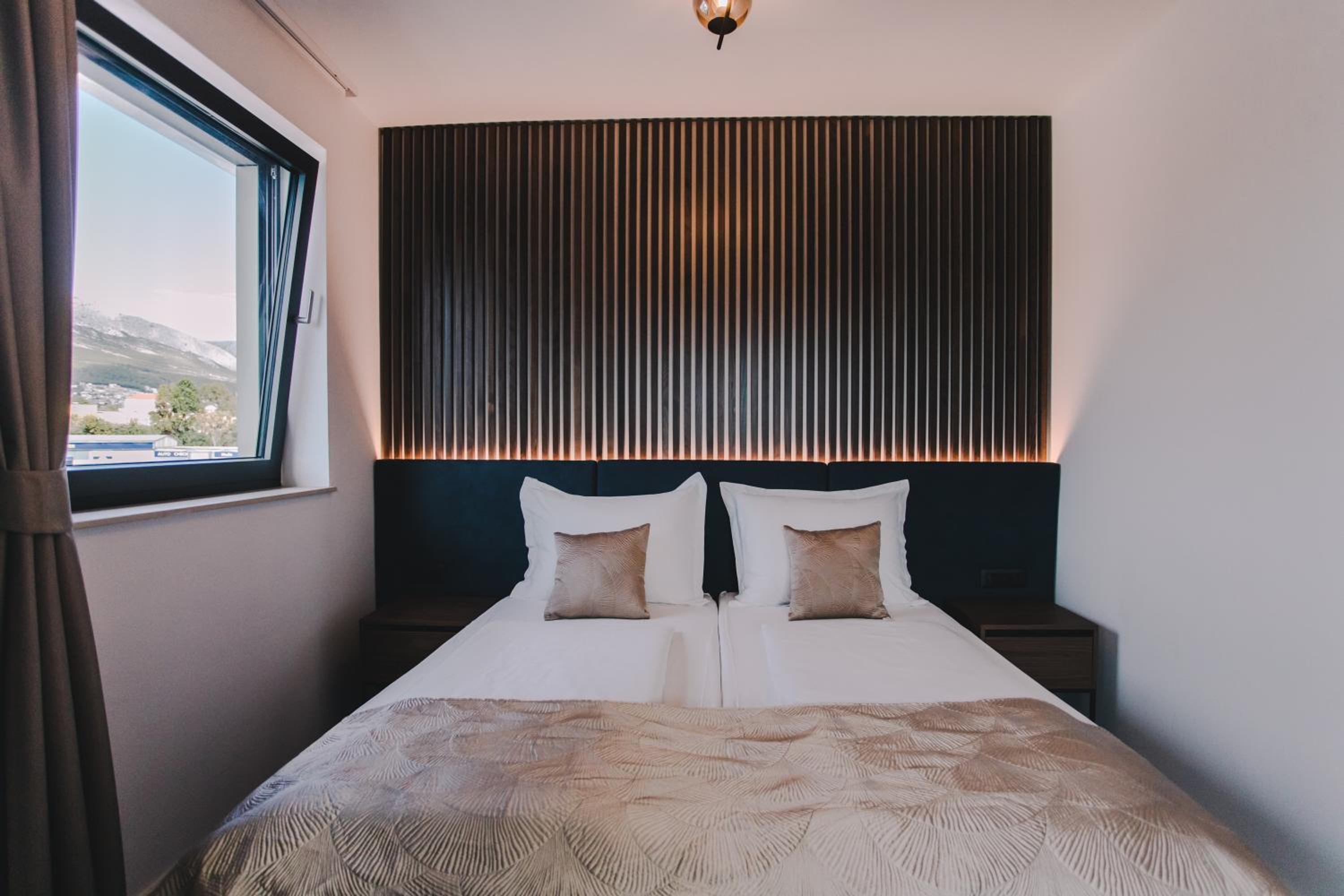 Deluxe Queen Room - Photo 1