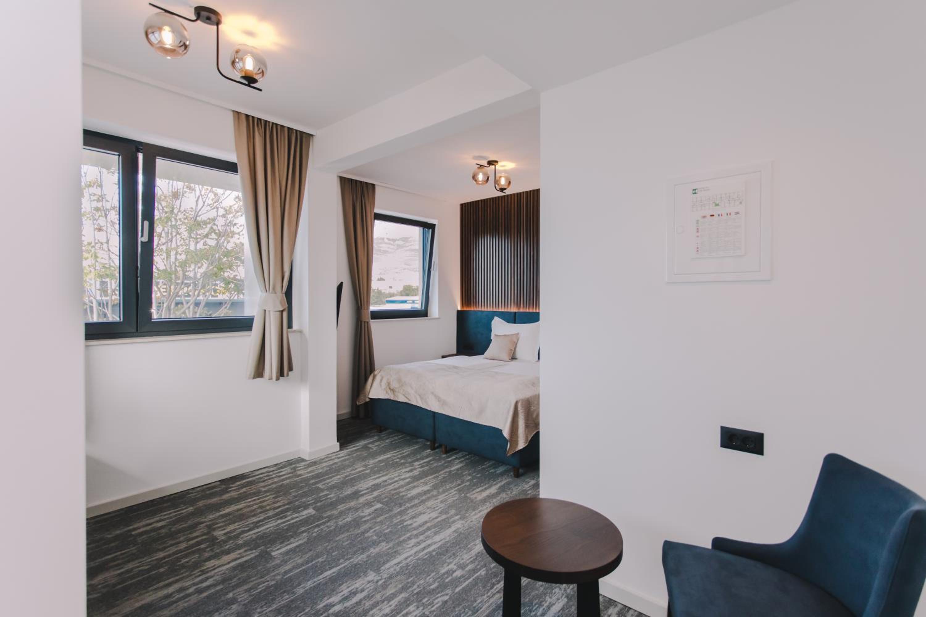 Deluxe Queen Room - Photo 5