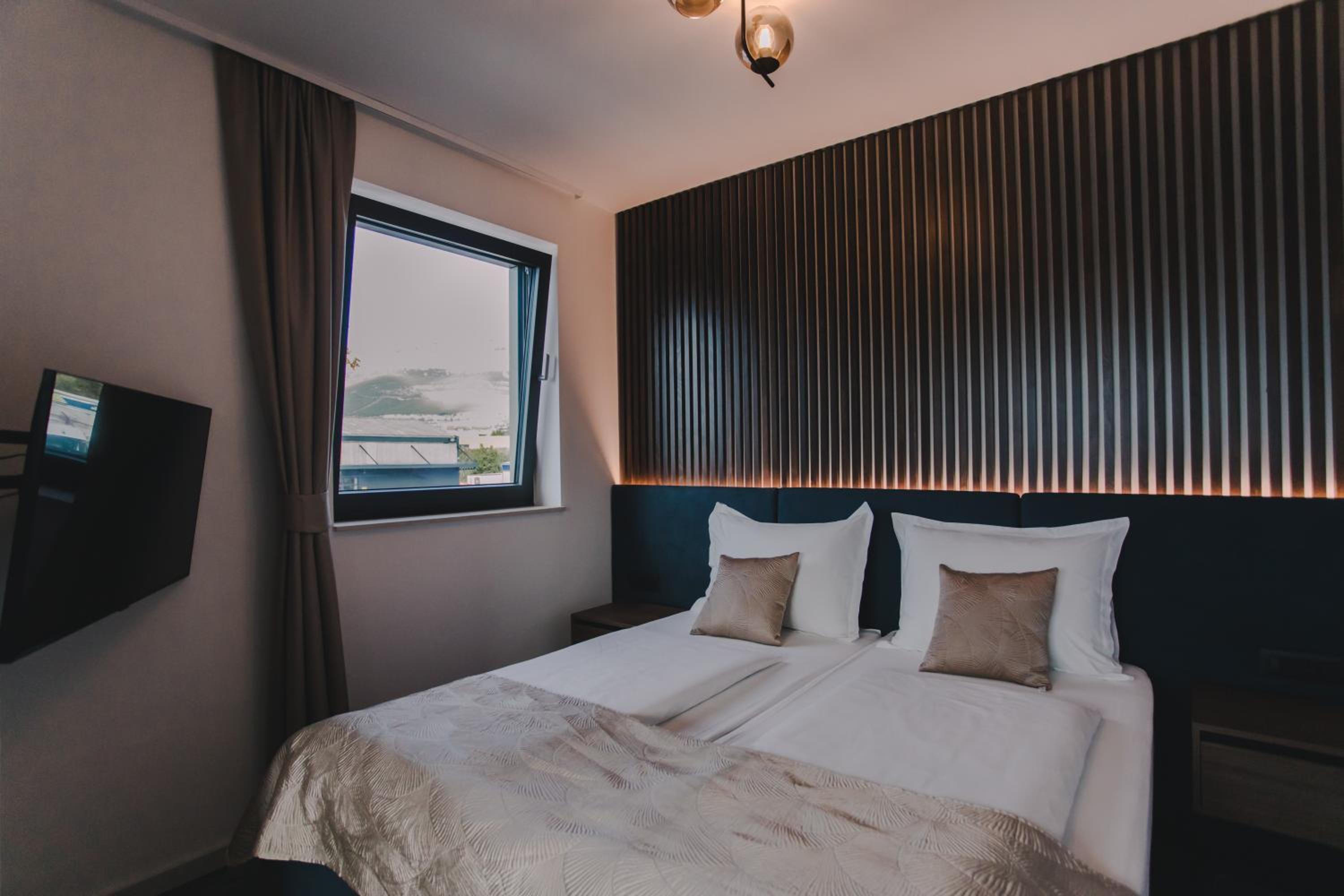 Deluxe Queen Room - Photo 4