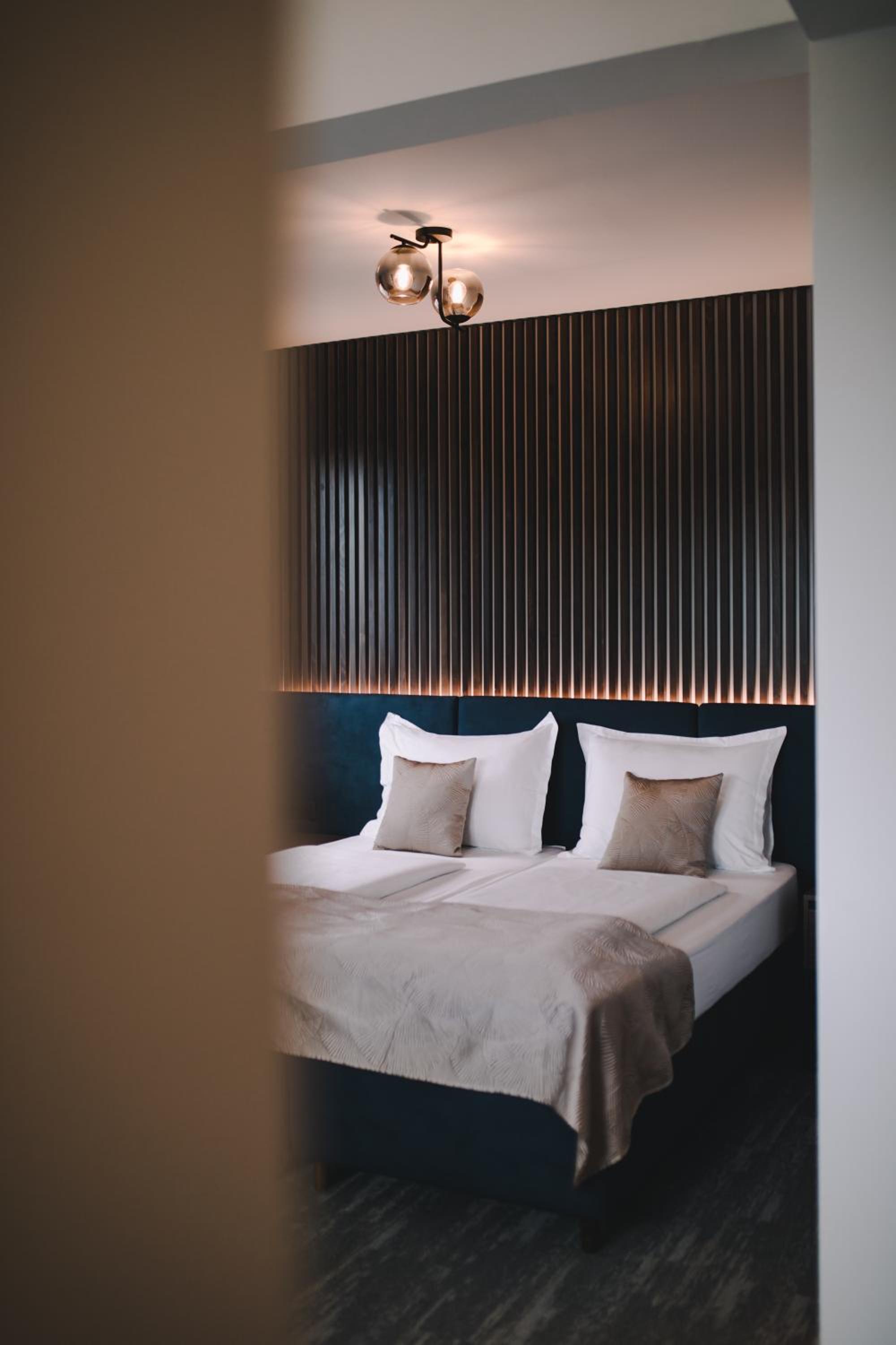 Deluxe Queen Room - Photo 2