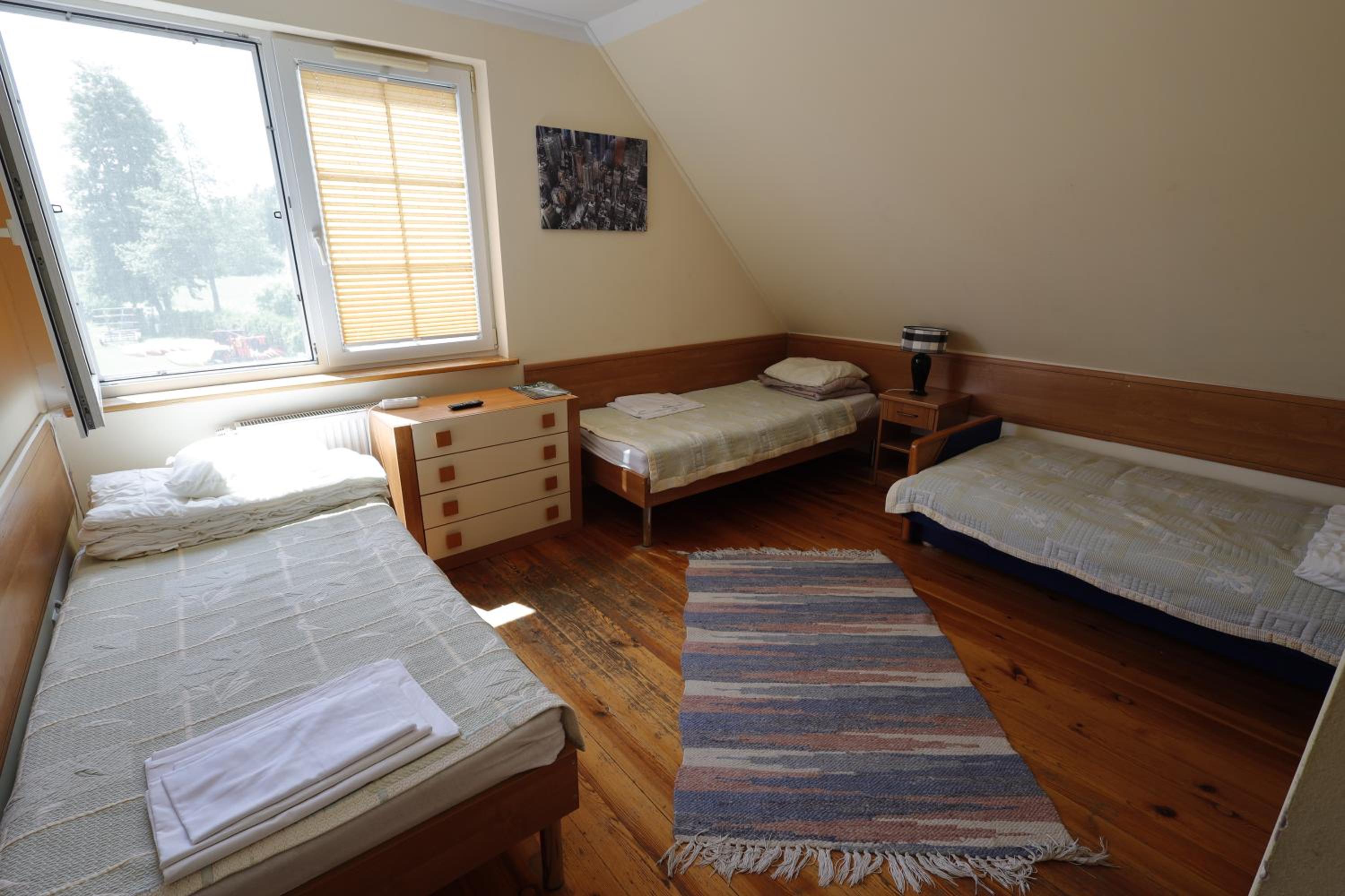 Quadruple Room with Bathroom - Photo 1