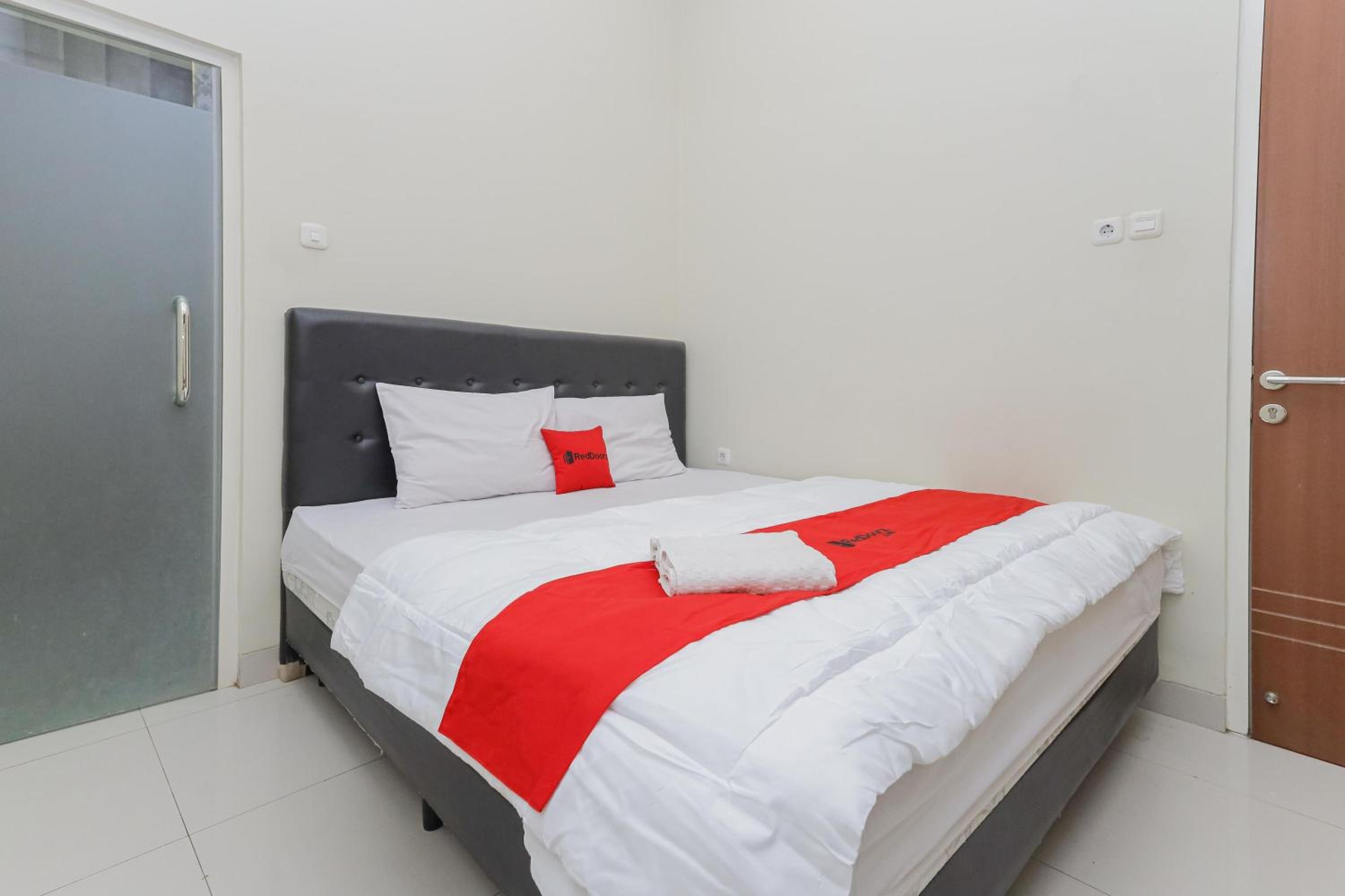 Deluxe Double Room - Photo 9
